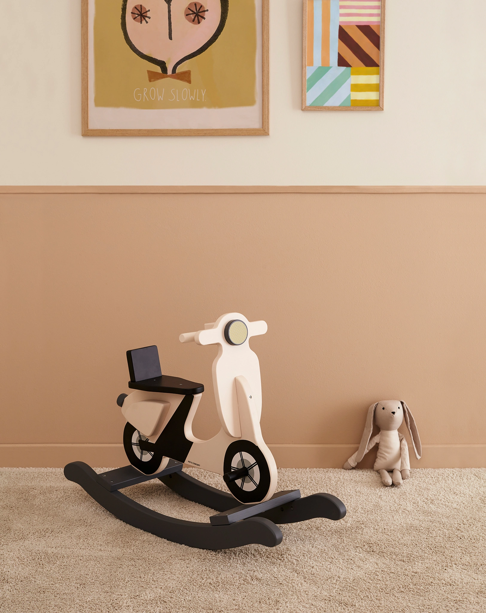 Schaukelfahrzeug SCOOTER in hellbeige