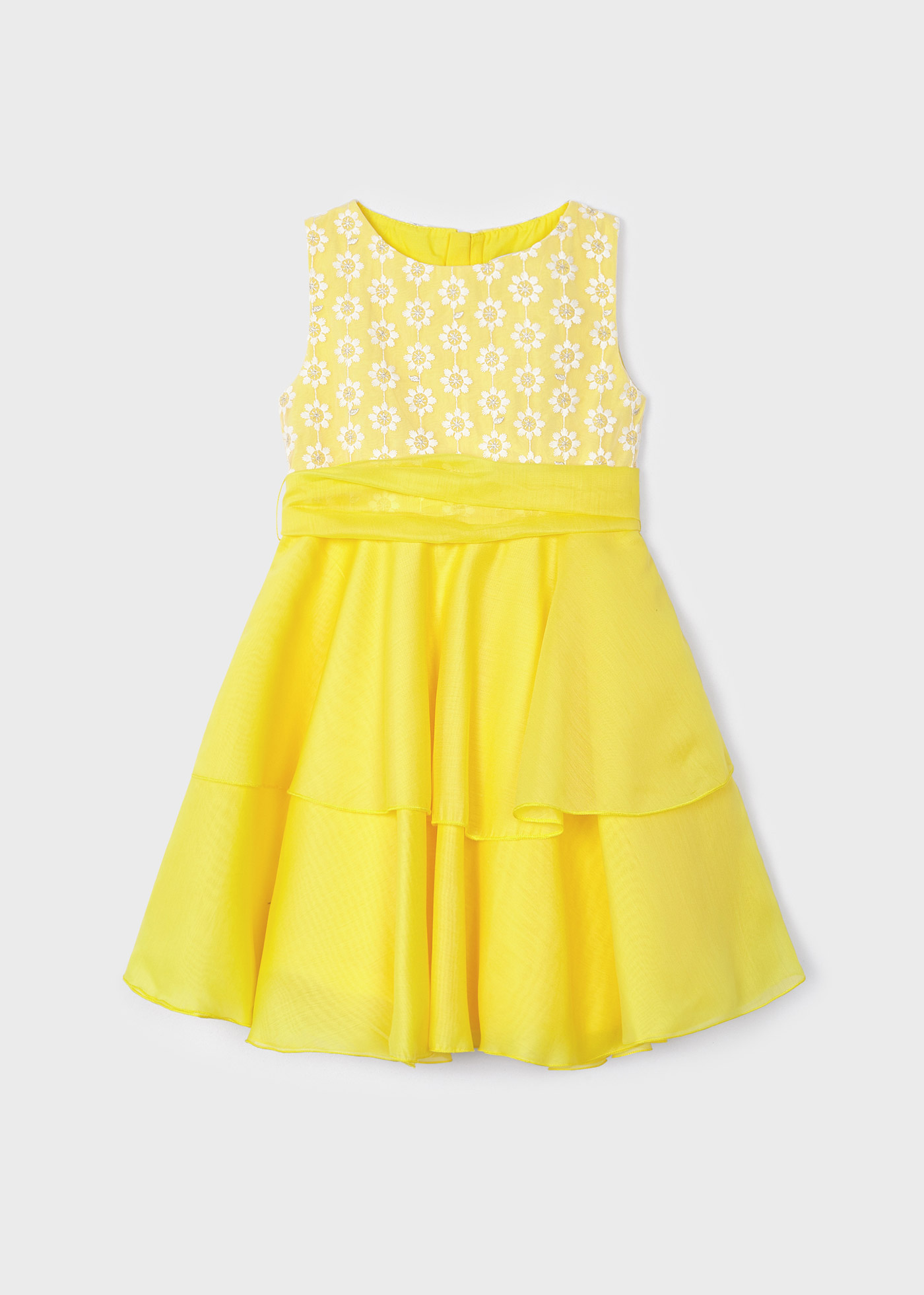 Vestido com saia franzida e bordado para menina
