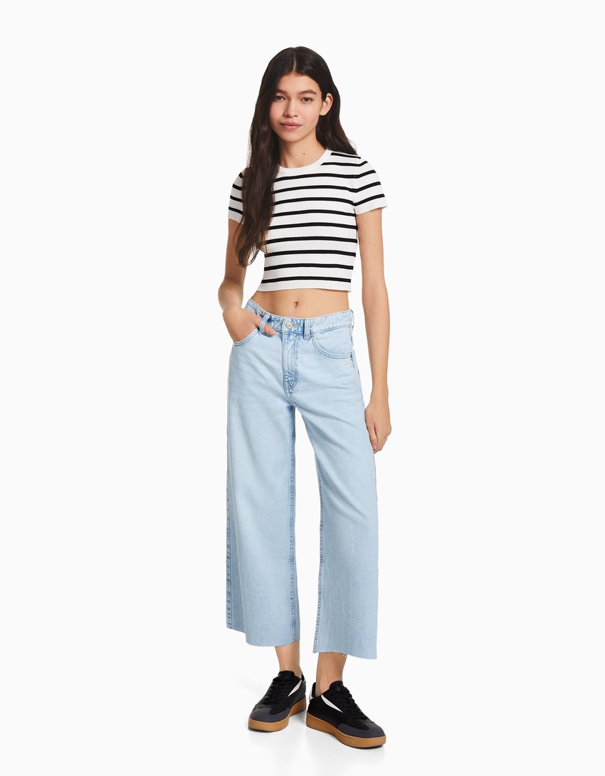 calças jeans cropped de perna larga