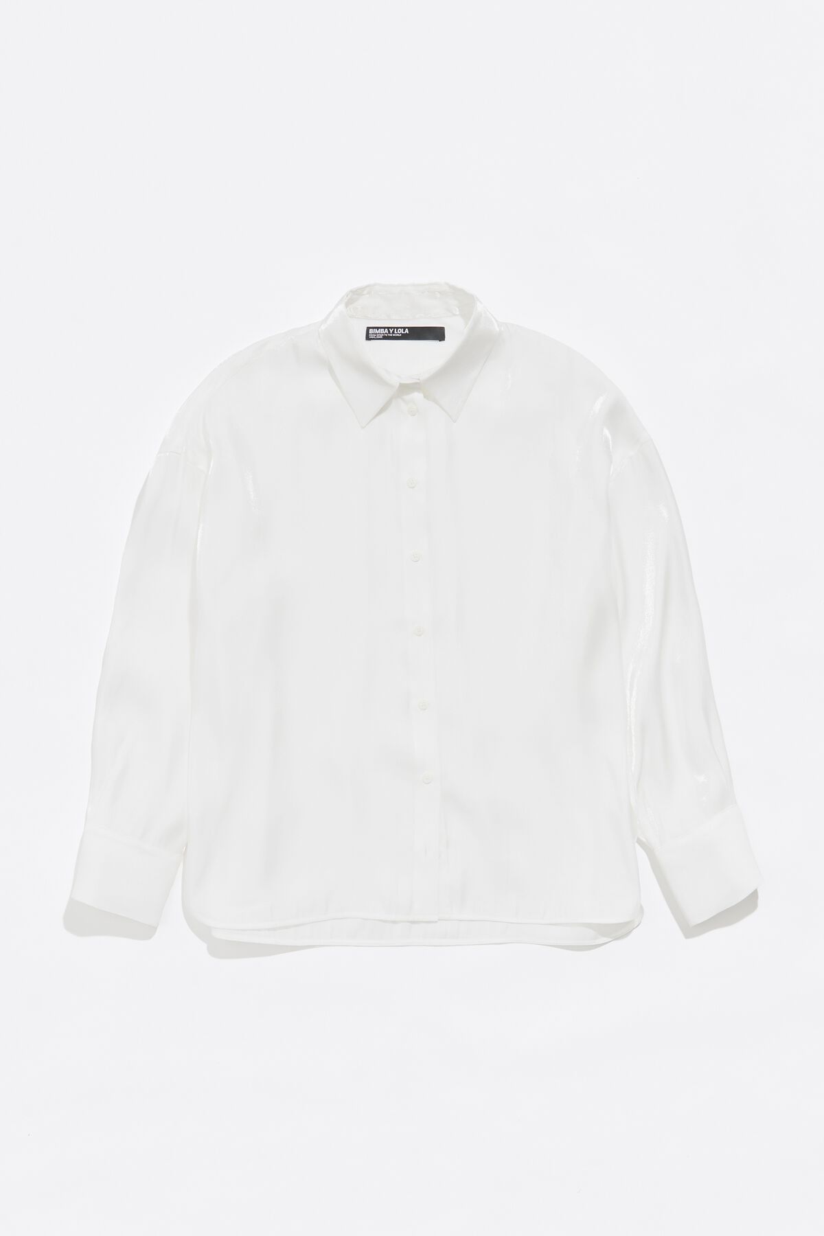 Camisa branca de viscose brilhante com corte reto