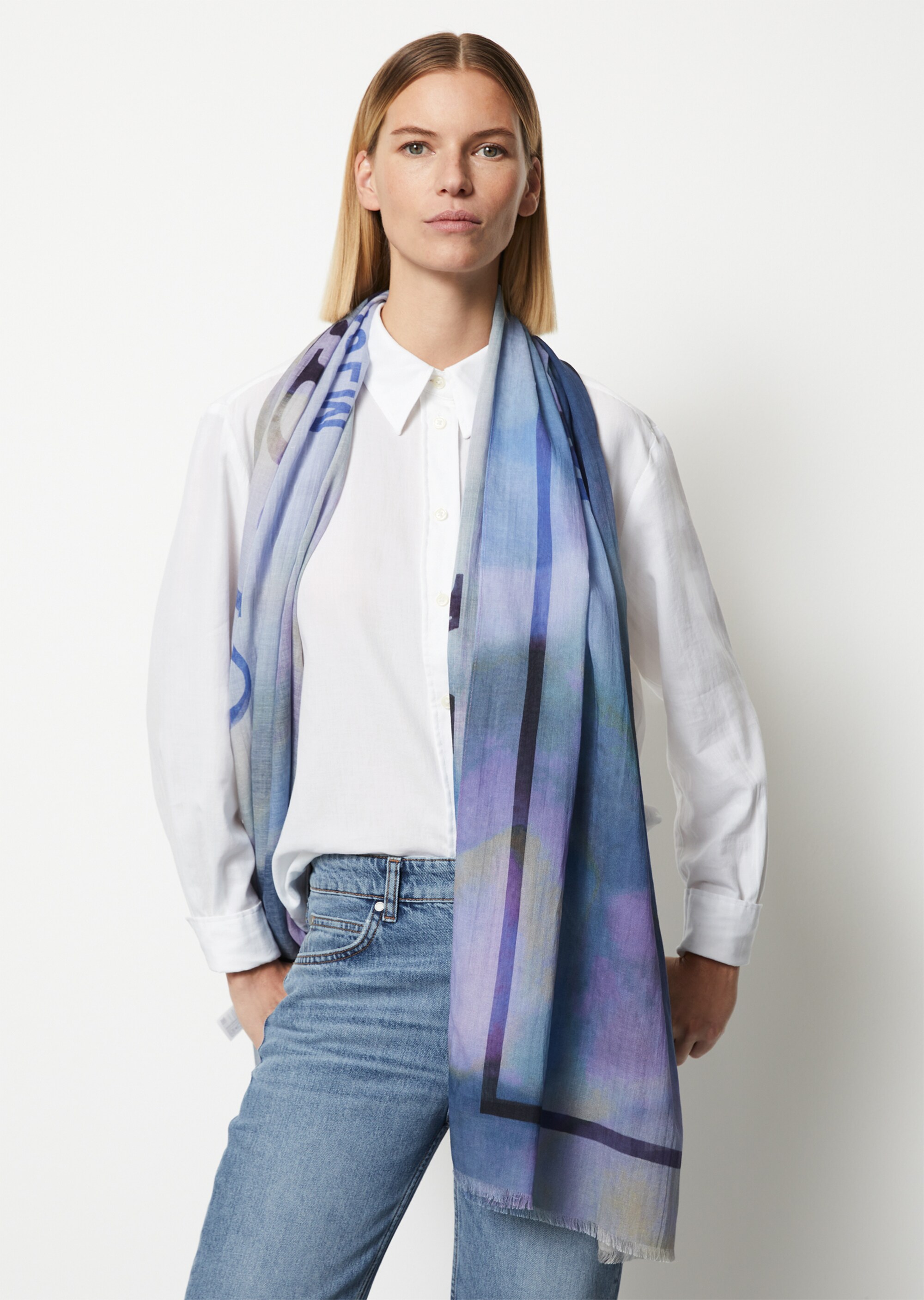 Schal mit Allover-Printmit Tencel™ Lyocell