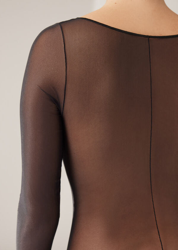 Meias de tule com apliques de corações de strass