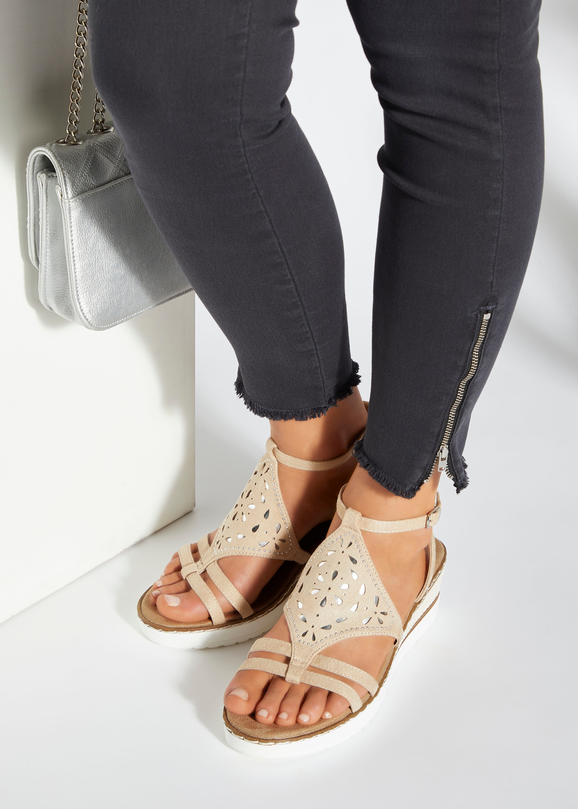 LASCANA Sandalette »Sommerschuh«  Sandalette, Sommerschuh mit Keilabsatz gepolsterter Innensohle VEGAN