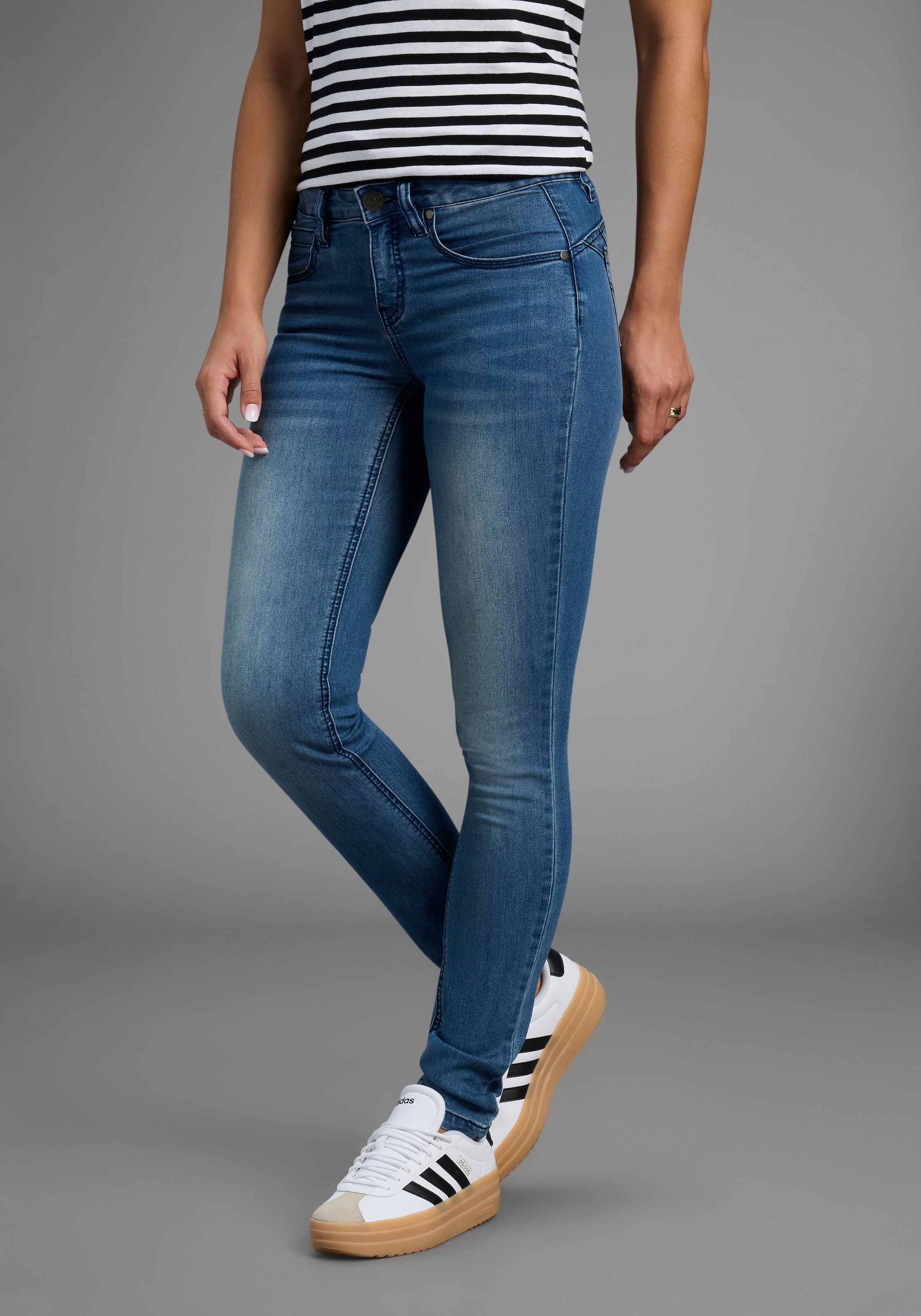 Arizona Skinny-fit-Jeans »Shaping«, skinny Passform,  normale Leibhöhe,  in Stretch-Qualität,  Used-Look
