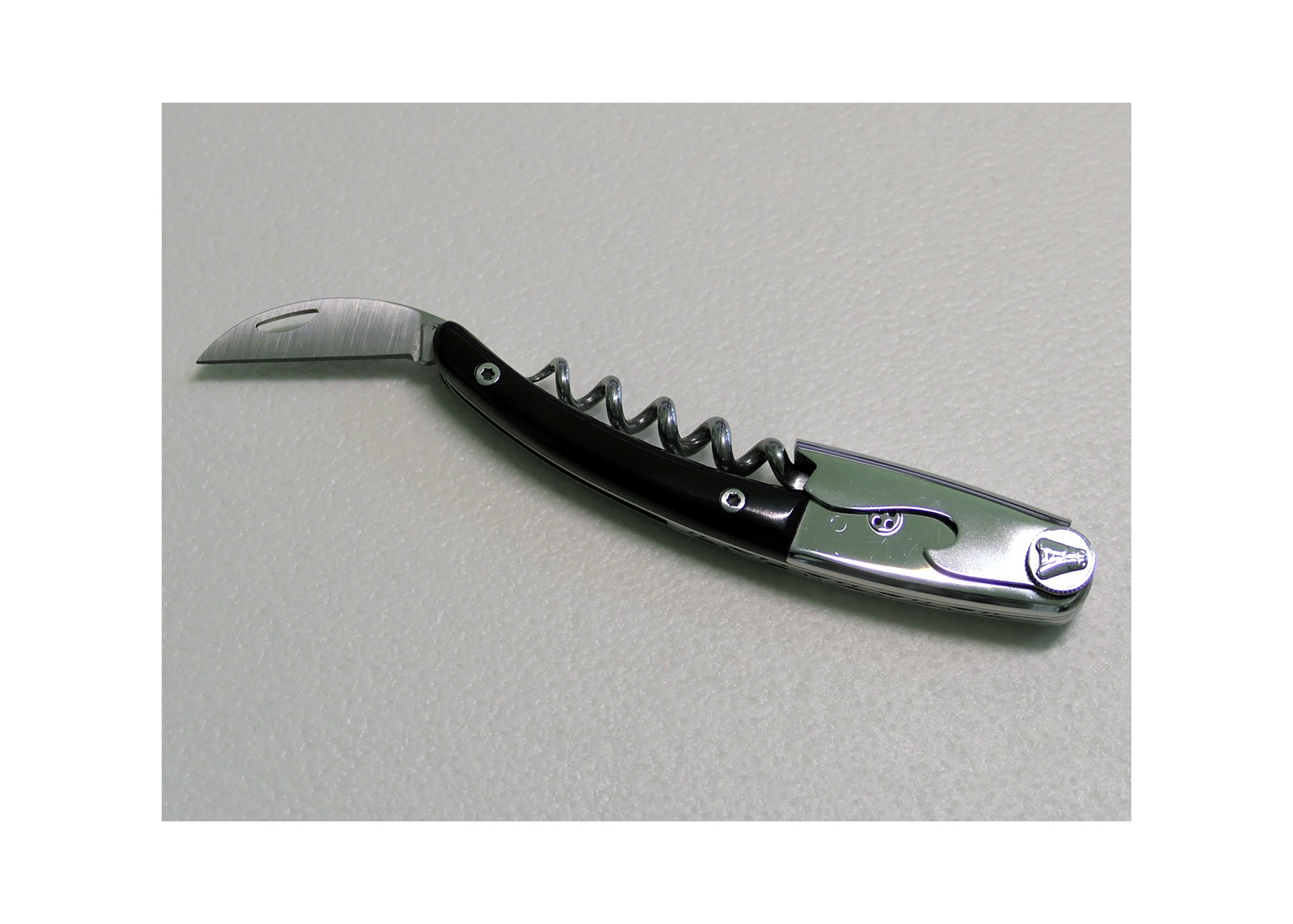 Sommelier Laguiole avec un manche en Corne Brune et mitre inox