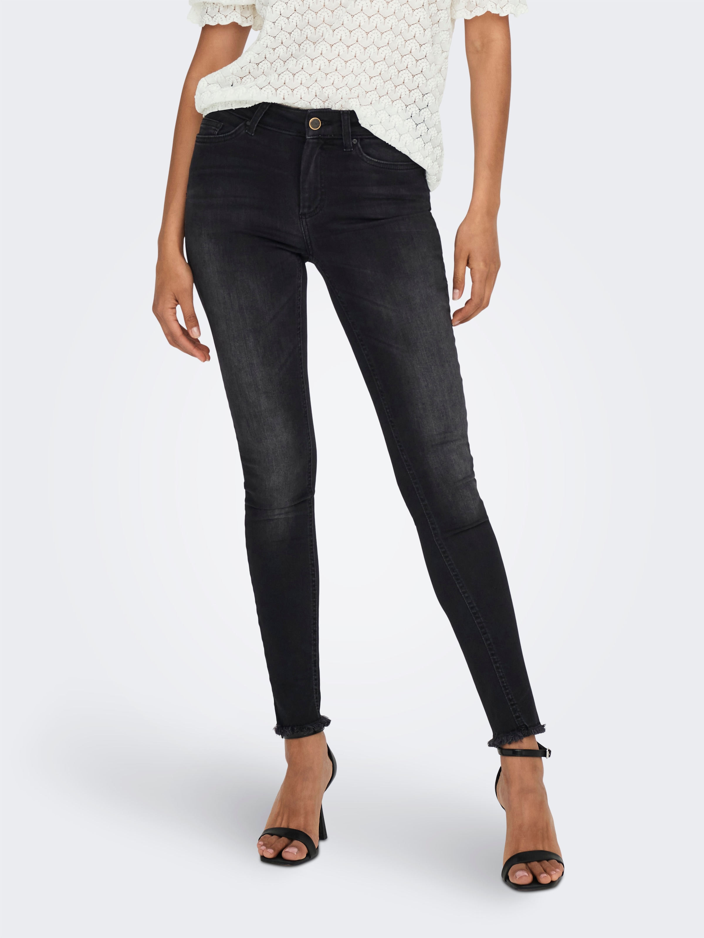 ONLY Ankle-Jeans »ONLBLUSH MID SK ANK RW REA1099 NOOS«, mit fransigen Säumen