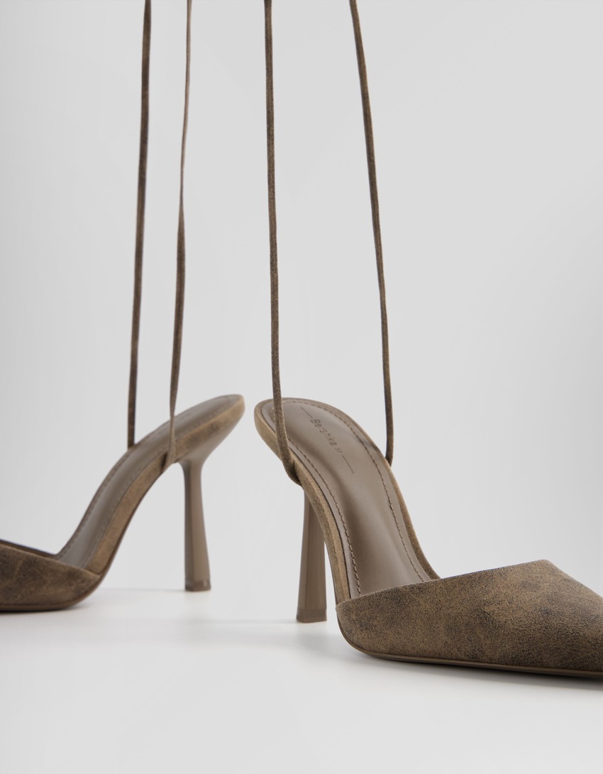 Sapatos tipo slingback de salto alto amarrados
