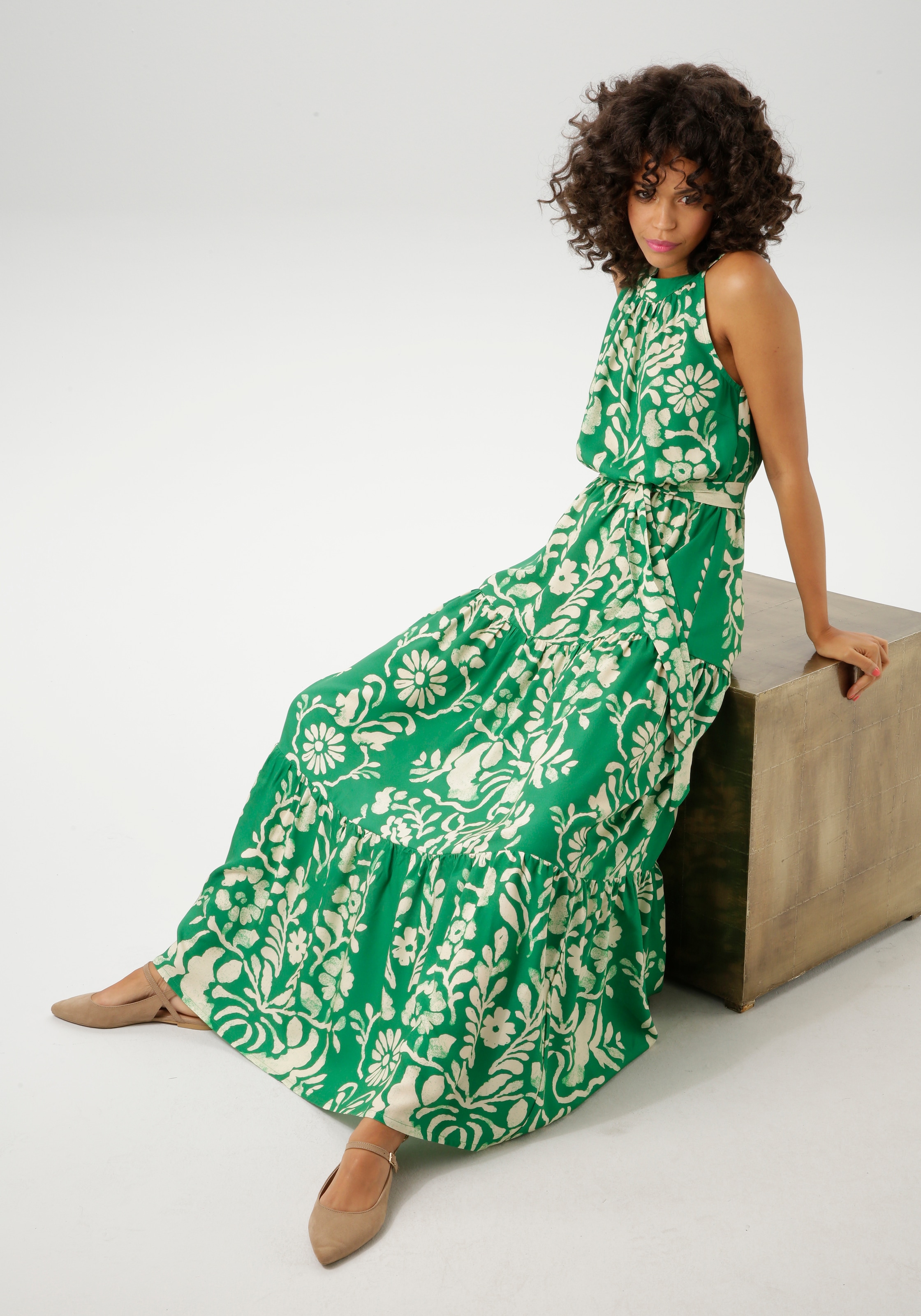 Aniston CASUAL Sommerkleid mit abnehmbaren Bindeband,  mit extravagantem Blumendruck - jedes Teil ein Unikat