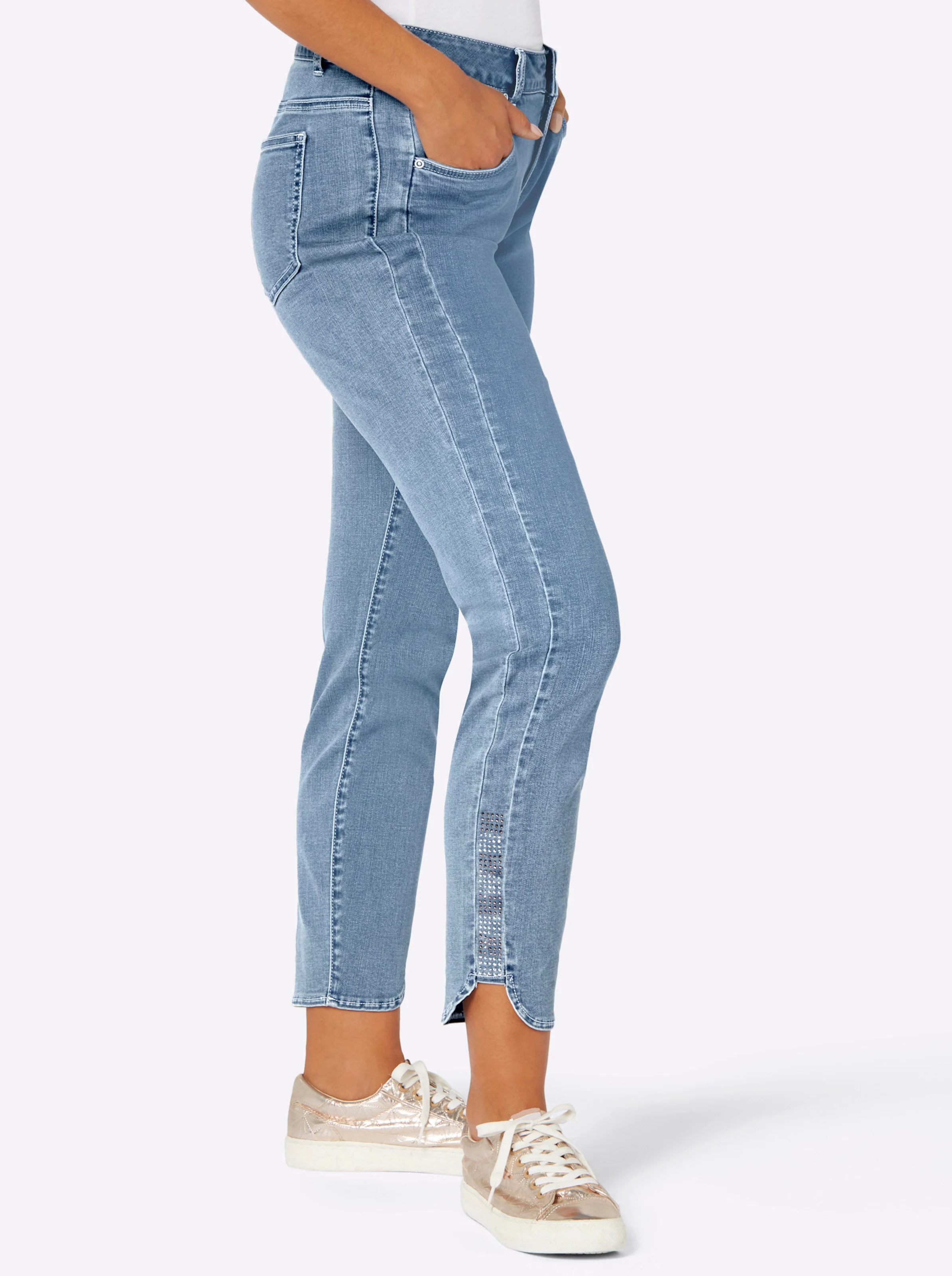 Jeans in blue-bleached
