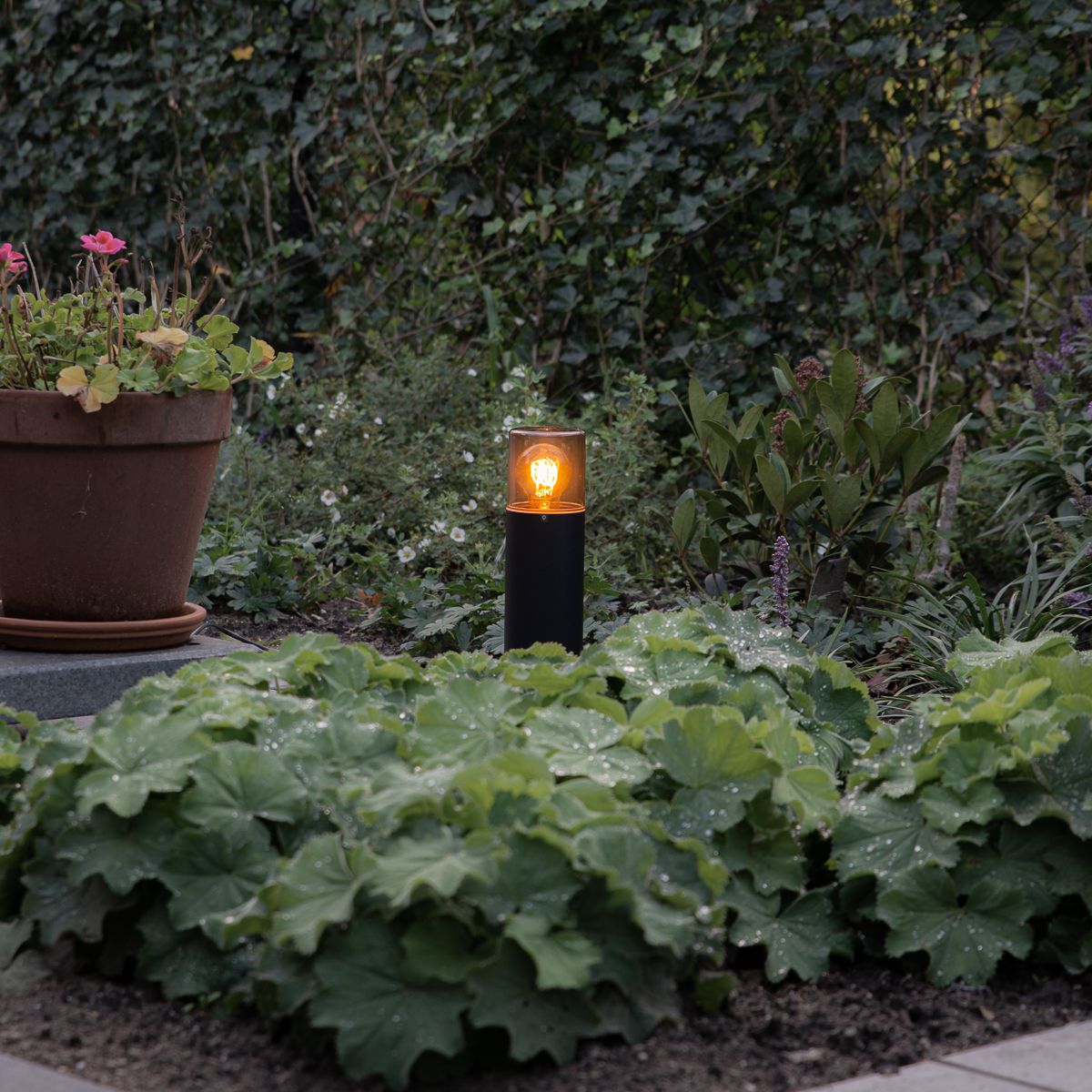 Staande buitenlamp zwart met smoke kap 30 cm IP44 - Odense
