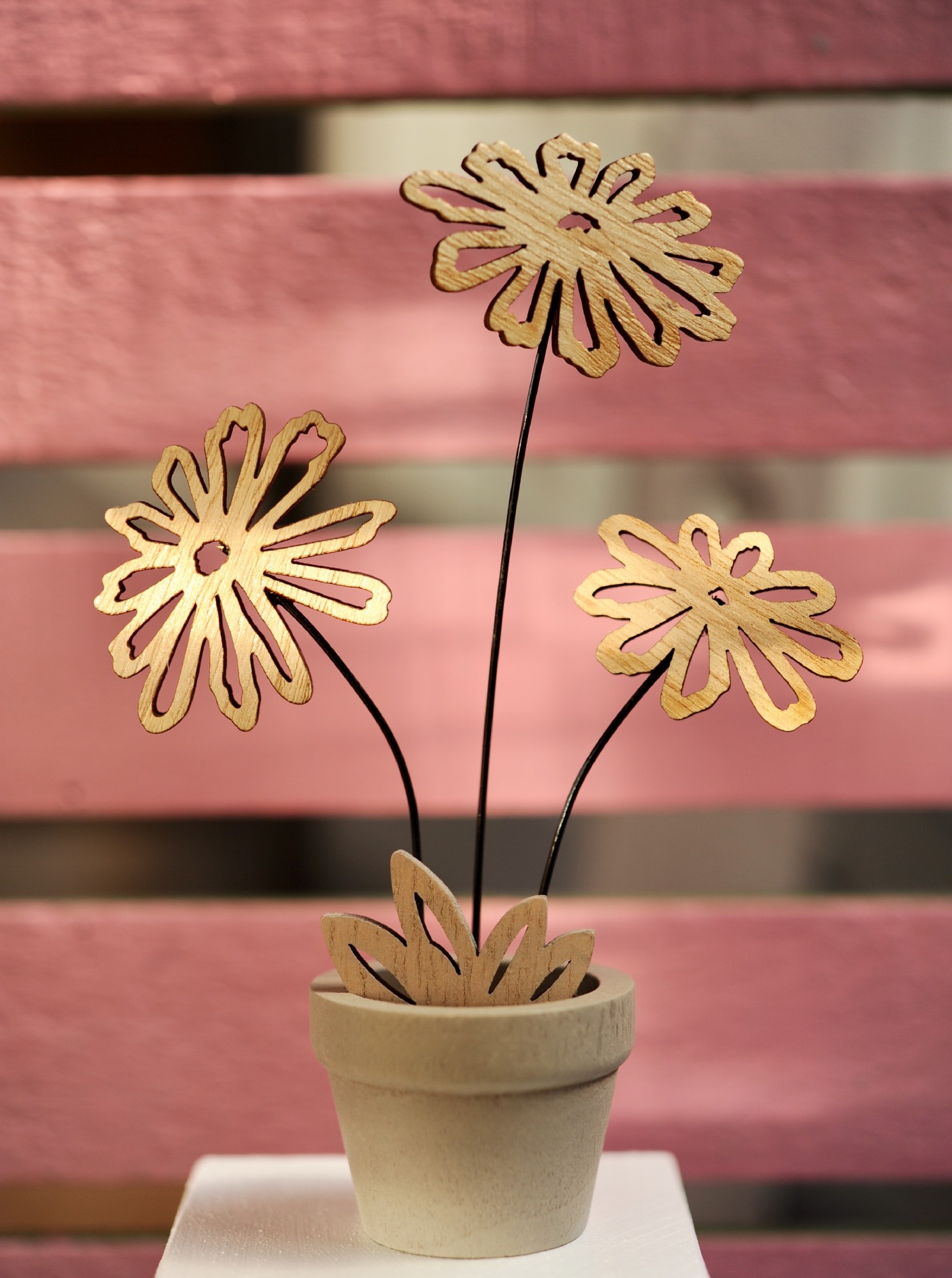 Holzfigur '3 Blumen im Topf', natur, H 16 cm, B 10,5 cm, L 5 cm von fischer's lagerhaus