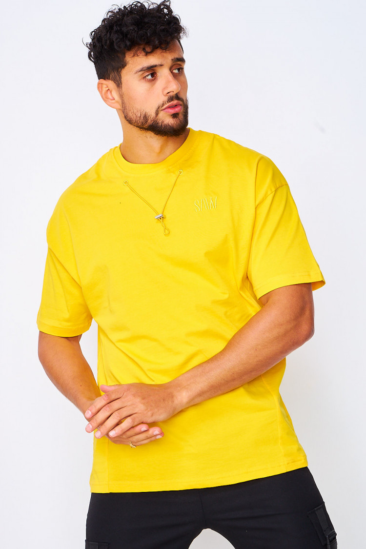 T-shirt jaune avec cordon au col