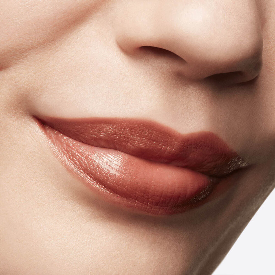 MAC LUSTREGLASS SHEER-SHINE LIPSTICK