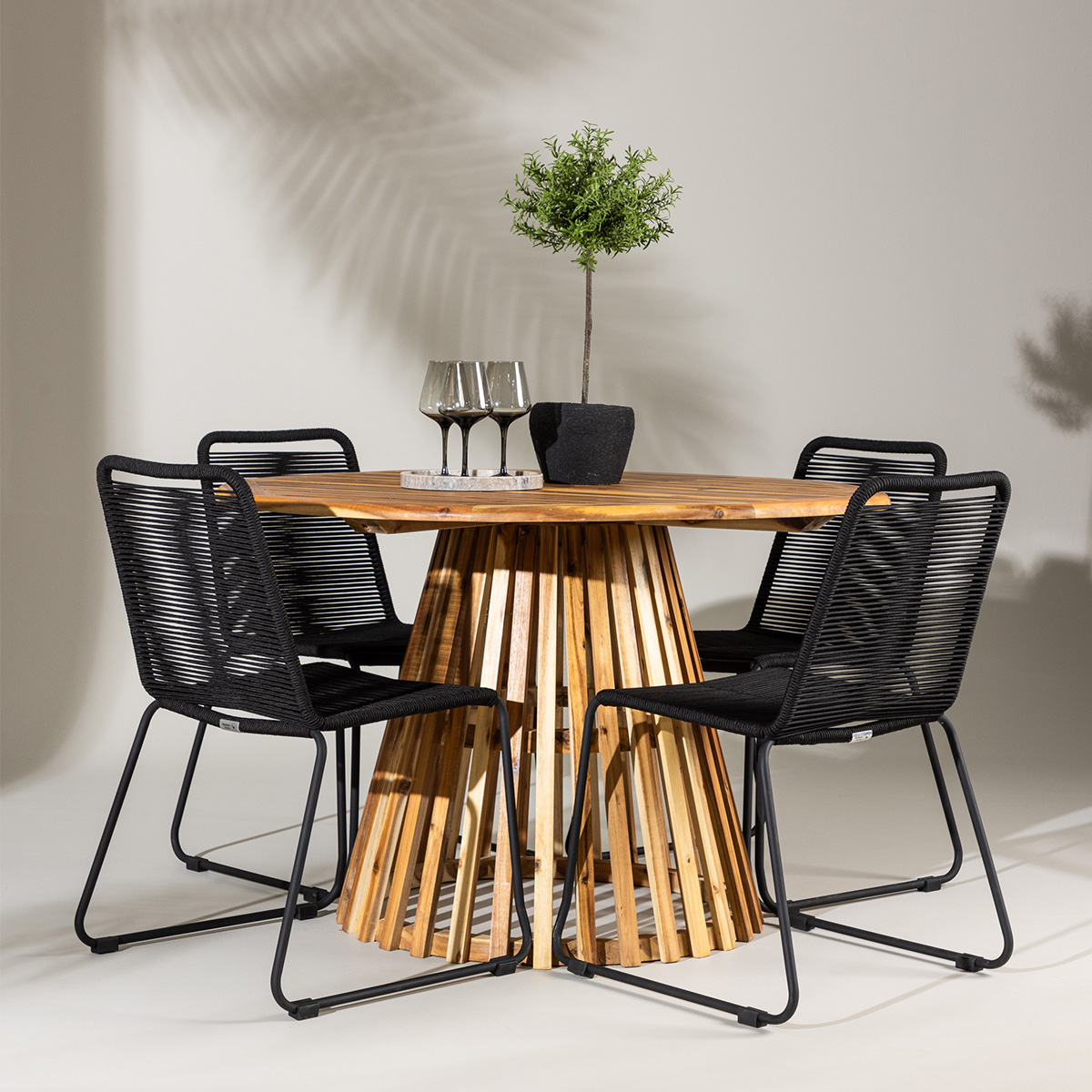 Houten tuintafel Malin Bruin