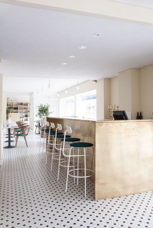 Audo Copenhagen Afteroom Bar barkruk H101 zitting Bouclé 02 donker eiken