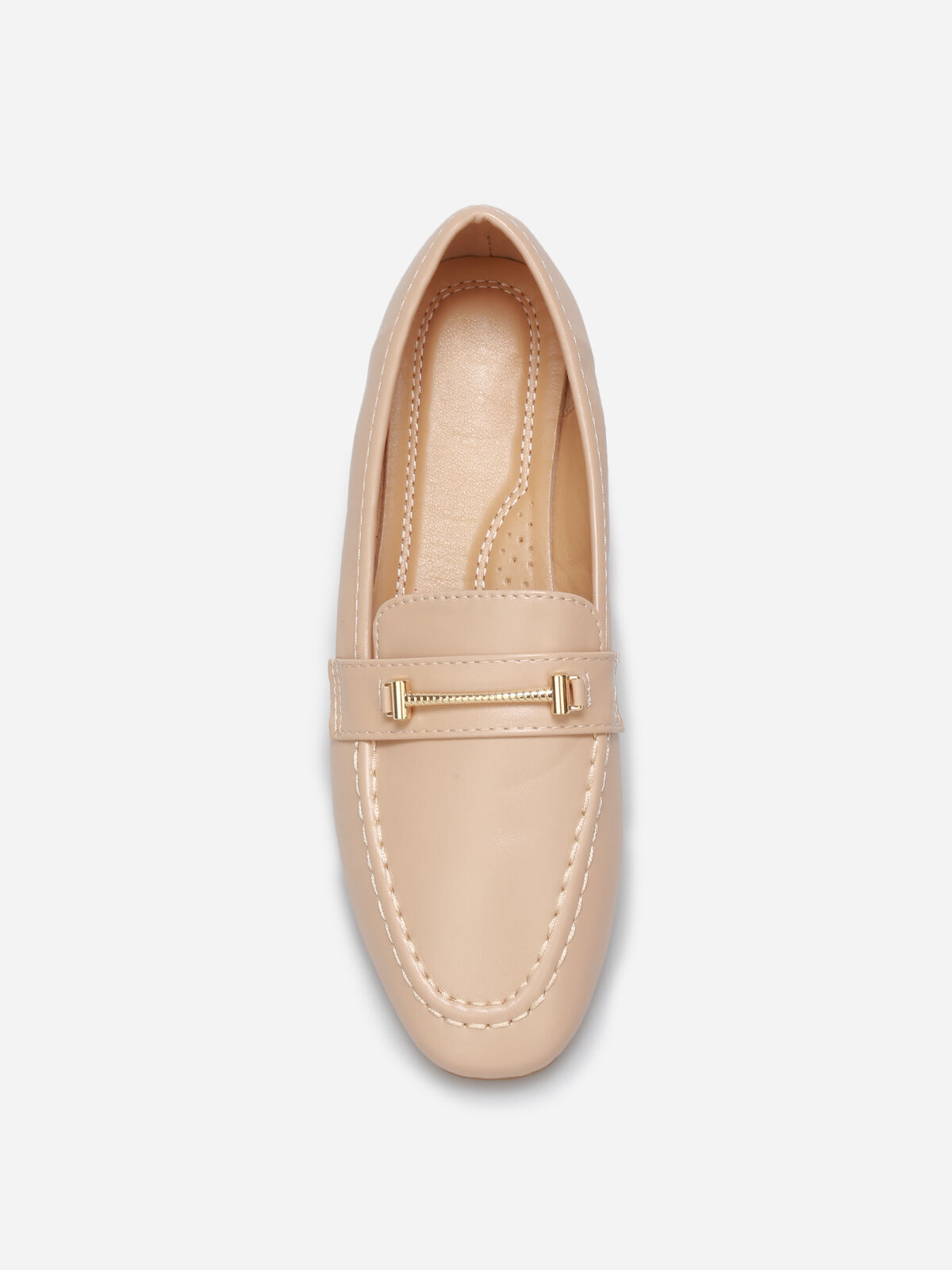 Mocassins avec surpiqûres et bride dorée- Beige