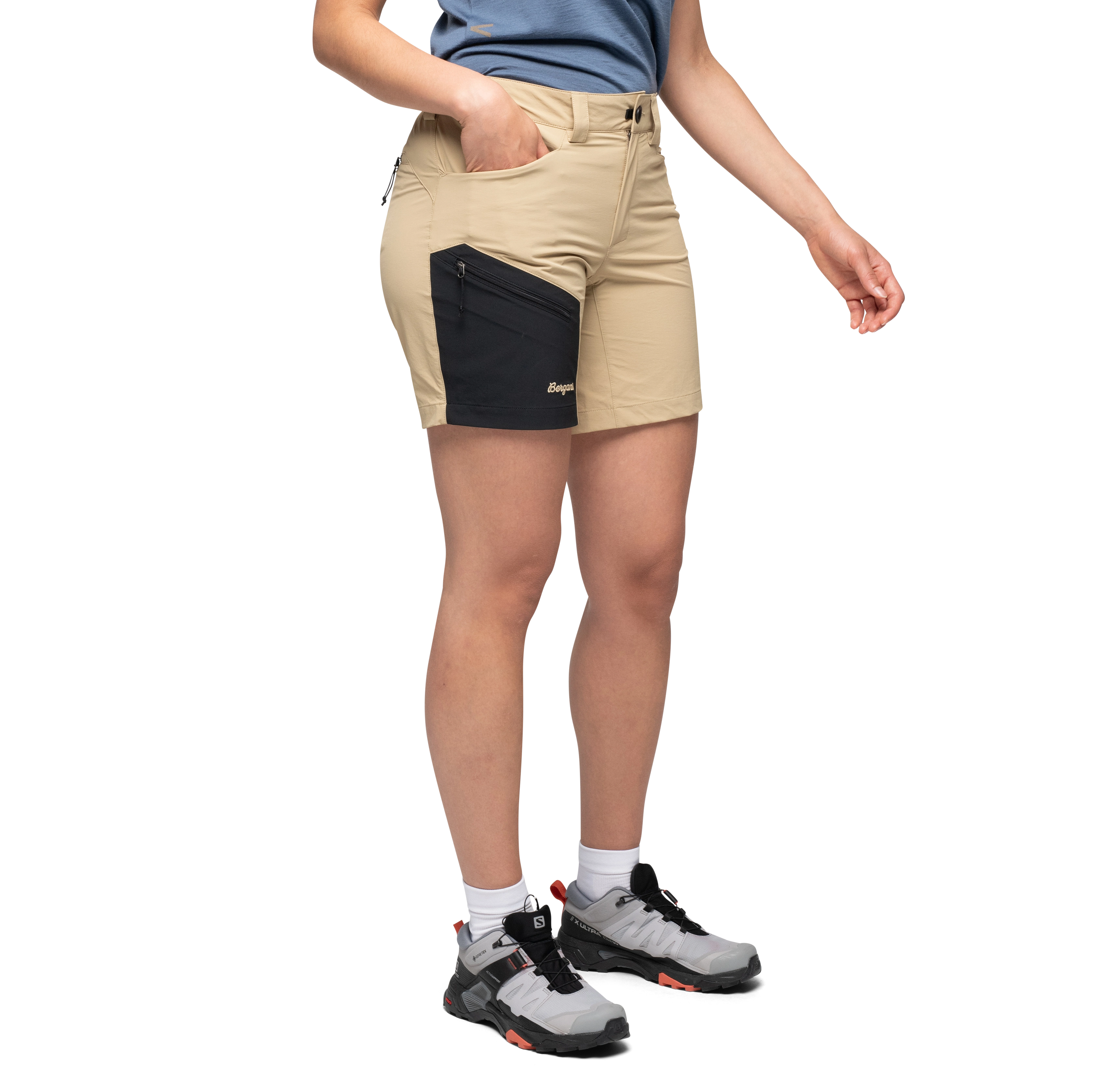 Vaagaa Light Softshell Shorts Women Warm Sand / Black