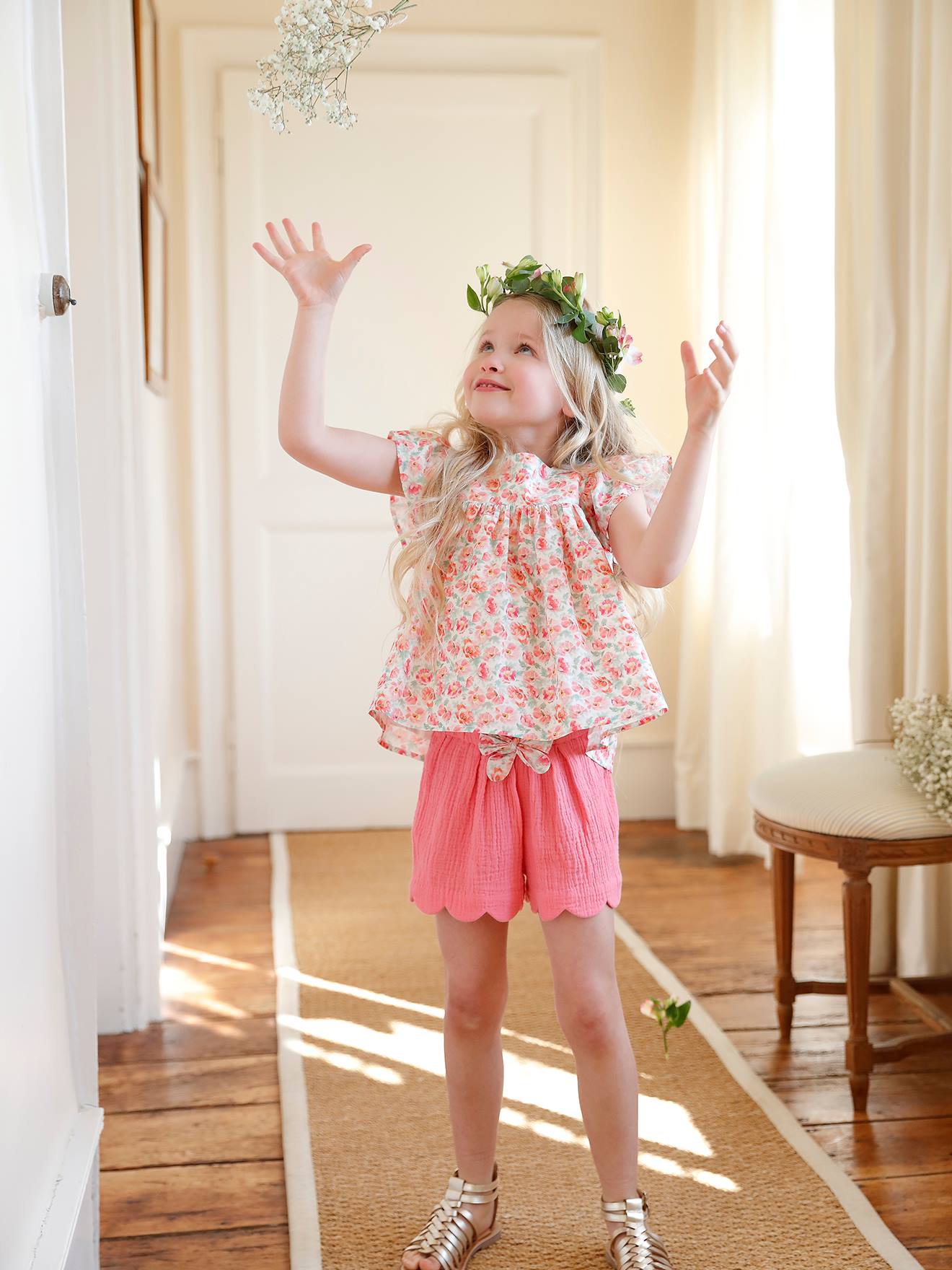Blusa floral com mangas franzidas, para meninas, estampa branca clara.
