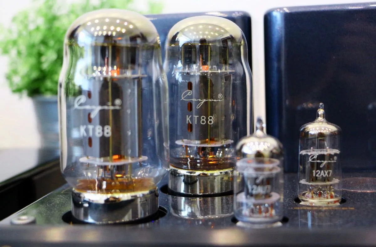 Cayin CS-55A KT88 Noir Amplis hi-fi stéréo
