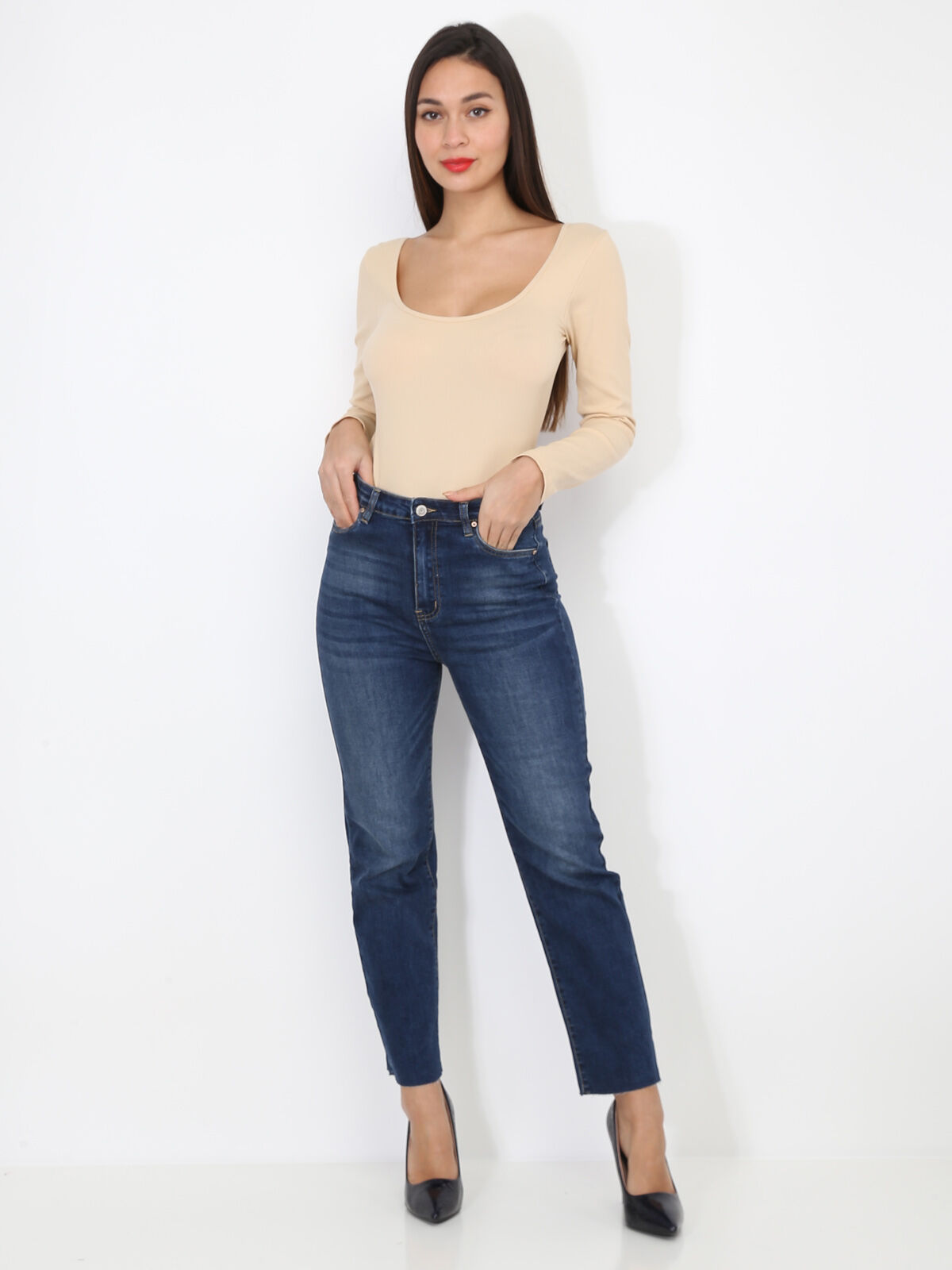 Jeans mom à bords effilochés- Bleu foncé