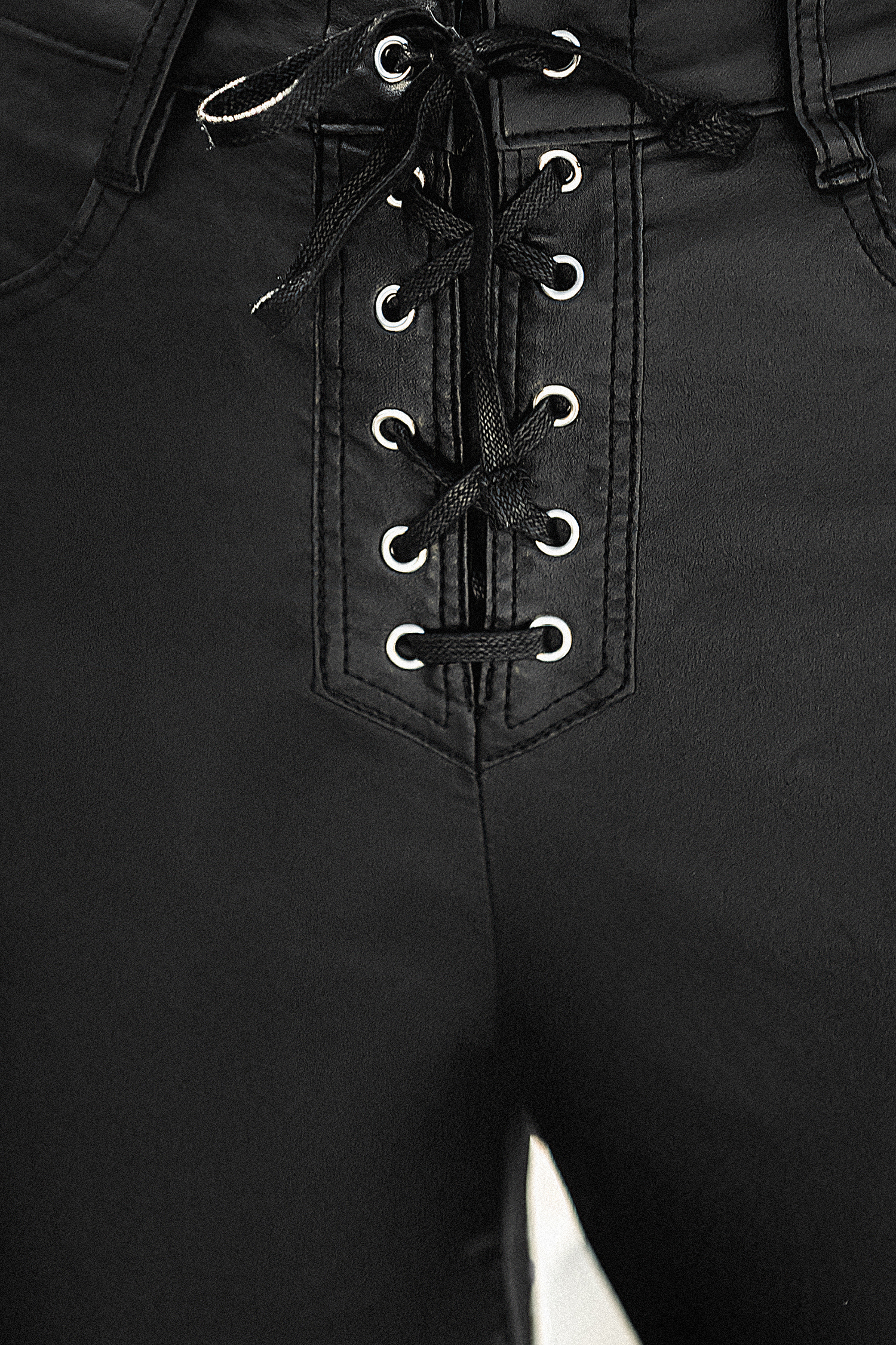 Pantalon à lacer en cuir vegan noir