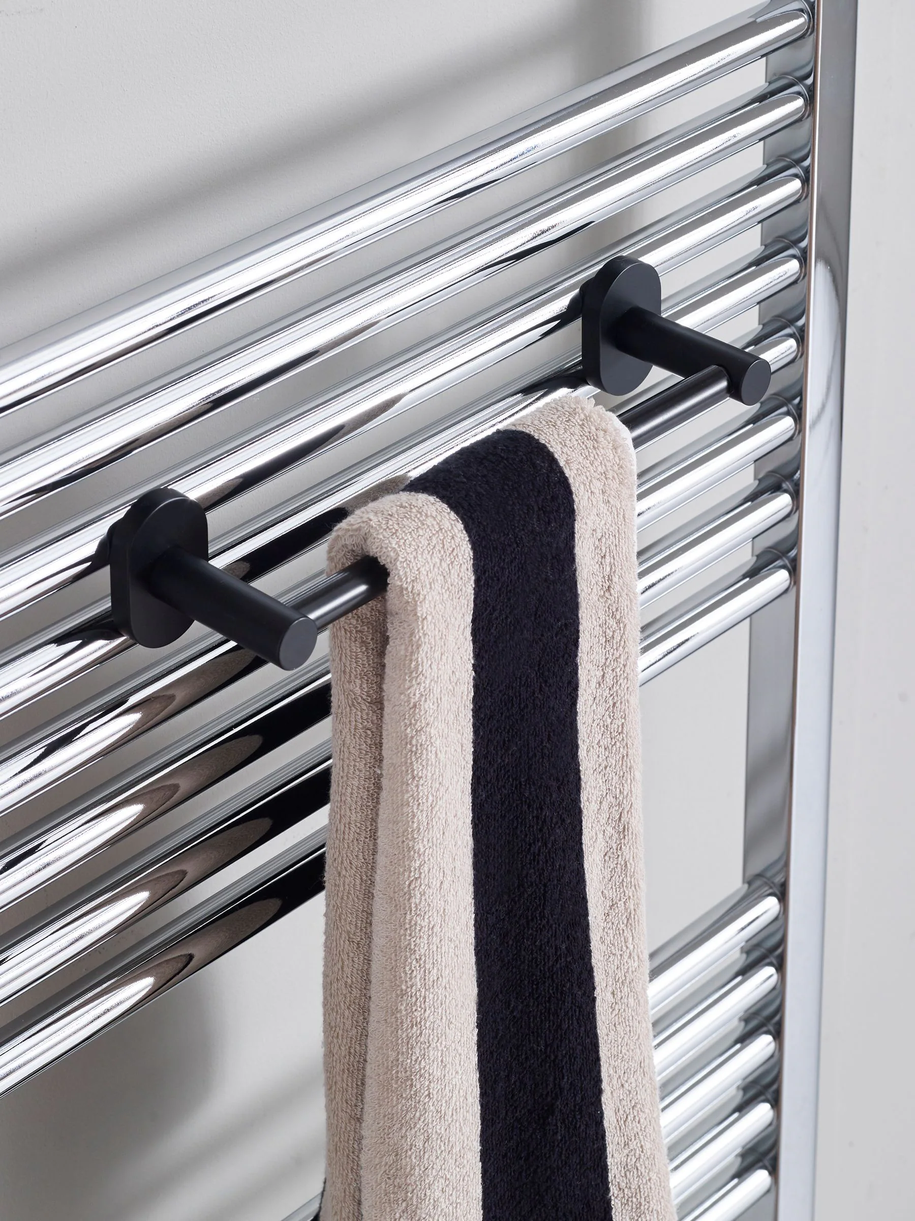 Magnetische uitschuifbare handdoekrail