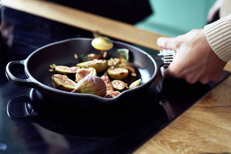 LE CREUSET Brat-/Servierpfanne hoch 26cm Schwarz
