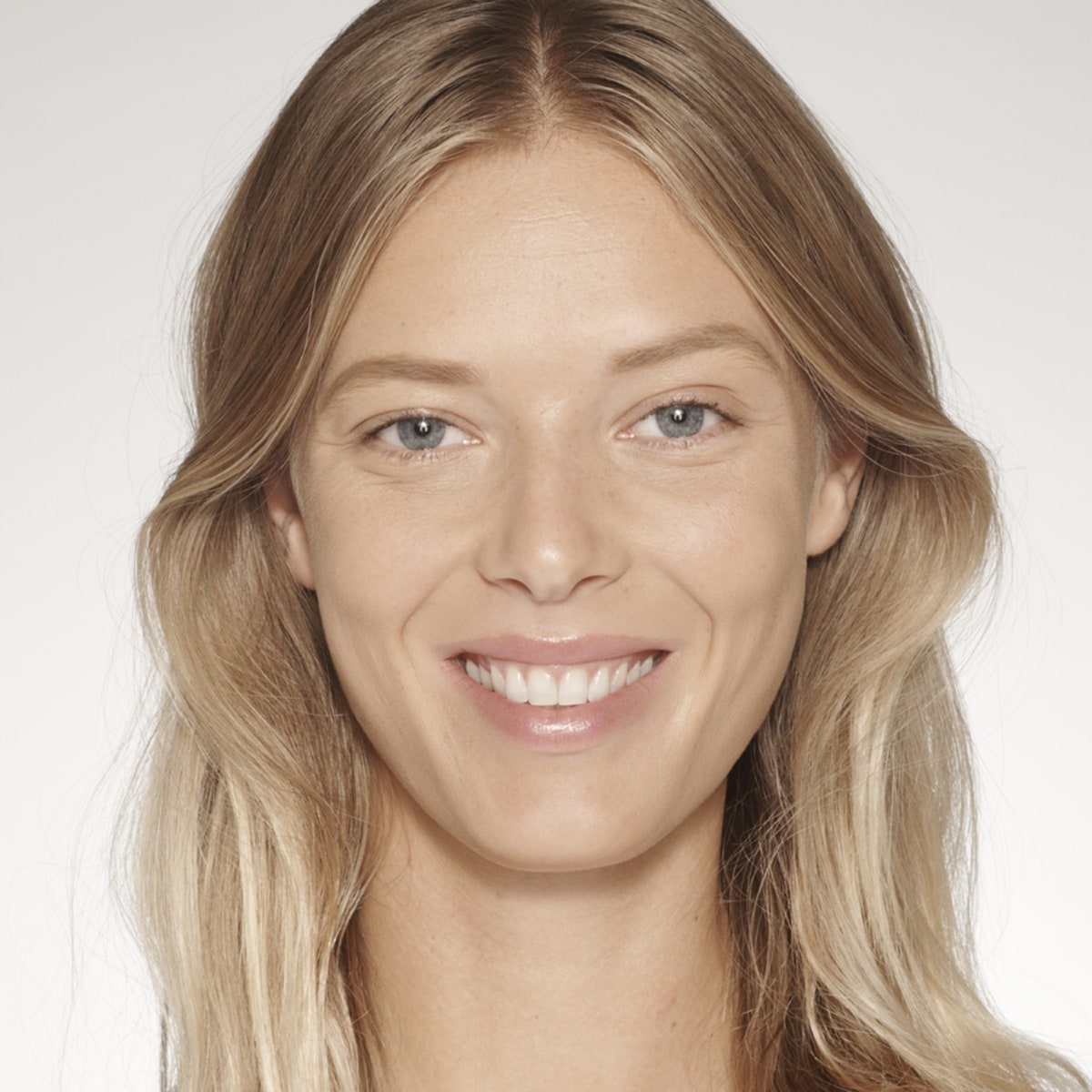 ESTEE LAUDER Futurist Sérum de Teint - Fond de teint léger SPF 20