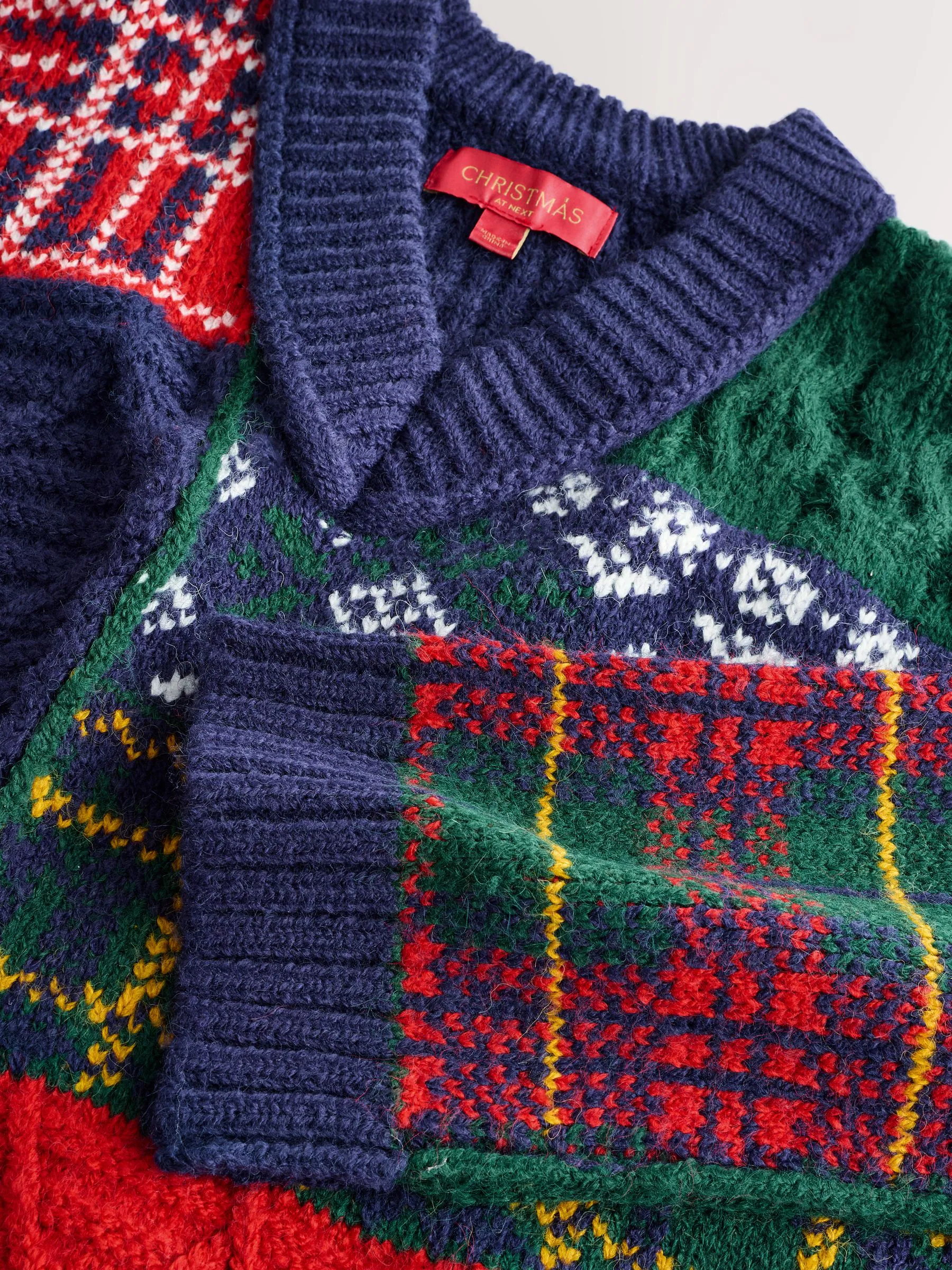 Marineblauw, rood, groen met patches - Kersttrui
