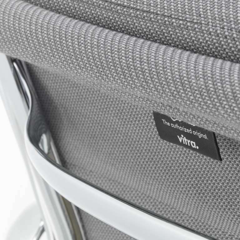 Vitra Aluminium Chair EA 208 fauteuil chroom Track 23