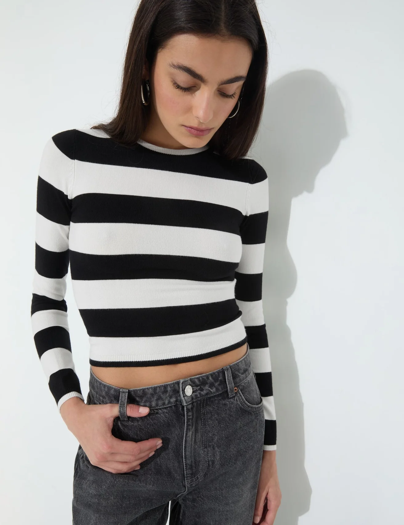Pull à rayures noir et écru