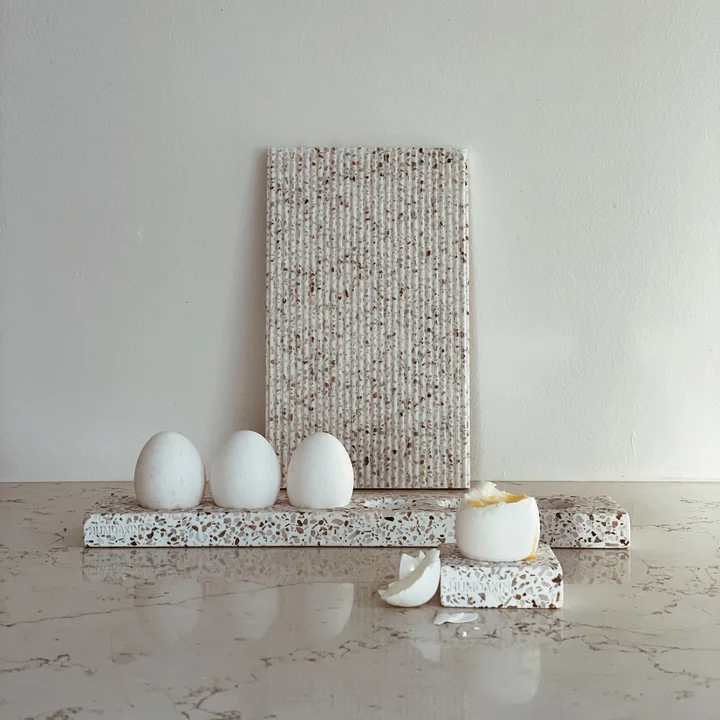 Humdakin - Terrazzo Eierbecher, 6 x 6 cm, rot / beige