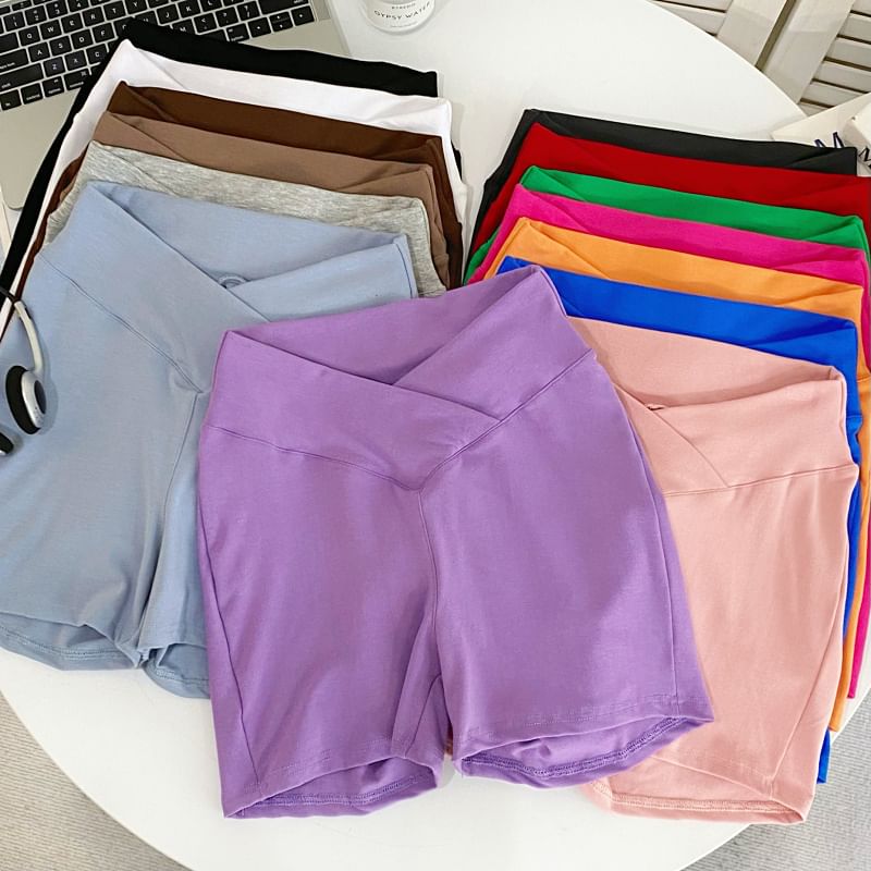 Iasia - Mid Rise Effen Skinny Shorts