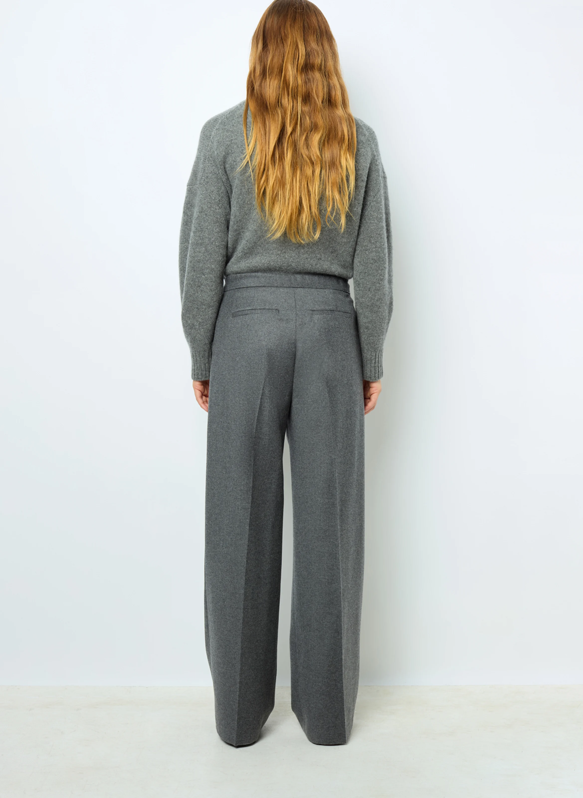 NIA - Pantalon évasé en laine mélangée | Gris