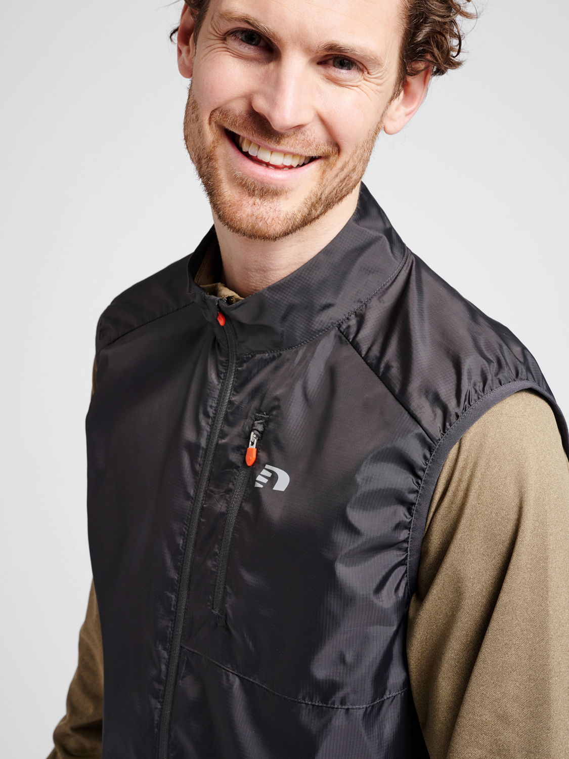 MEN PACKABLE TECH GILET