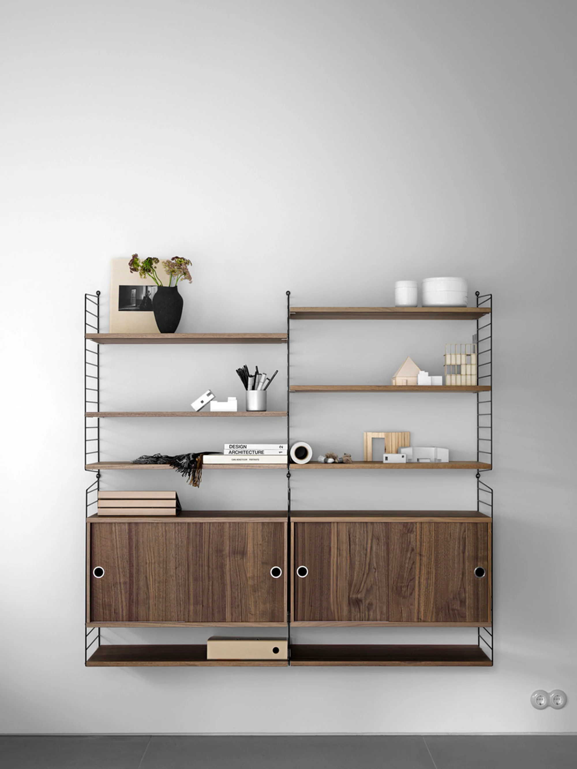 Kast String System met schuifdeuren