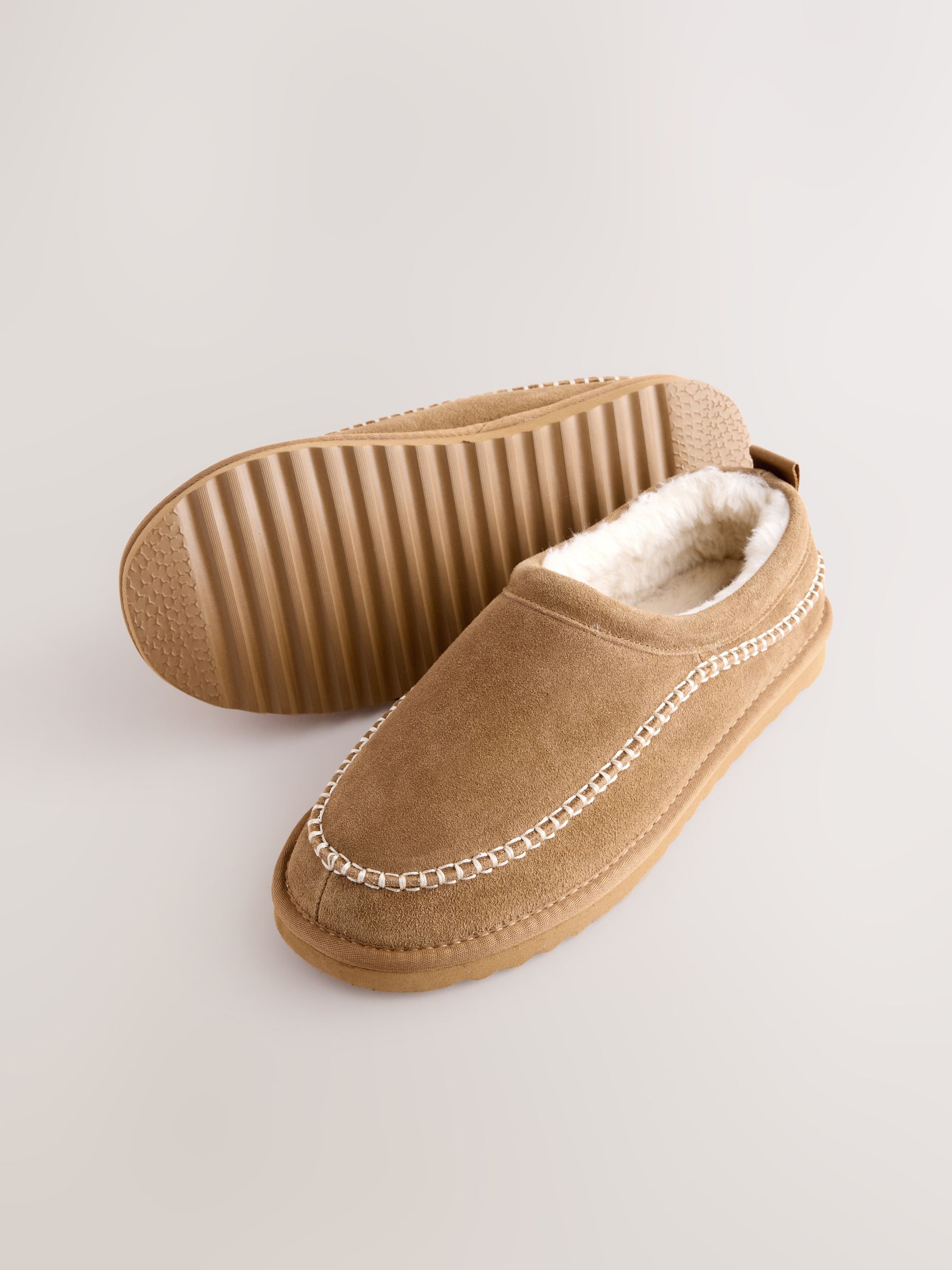 Lichtbruin - Signature Suede Stitch Detail Slippers