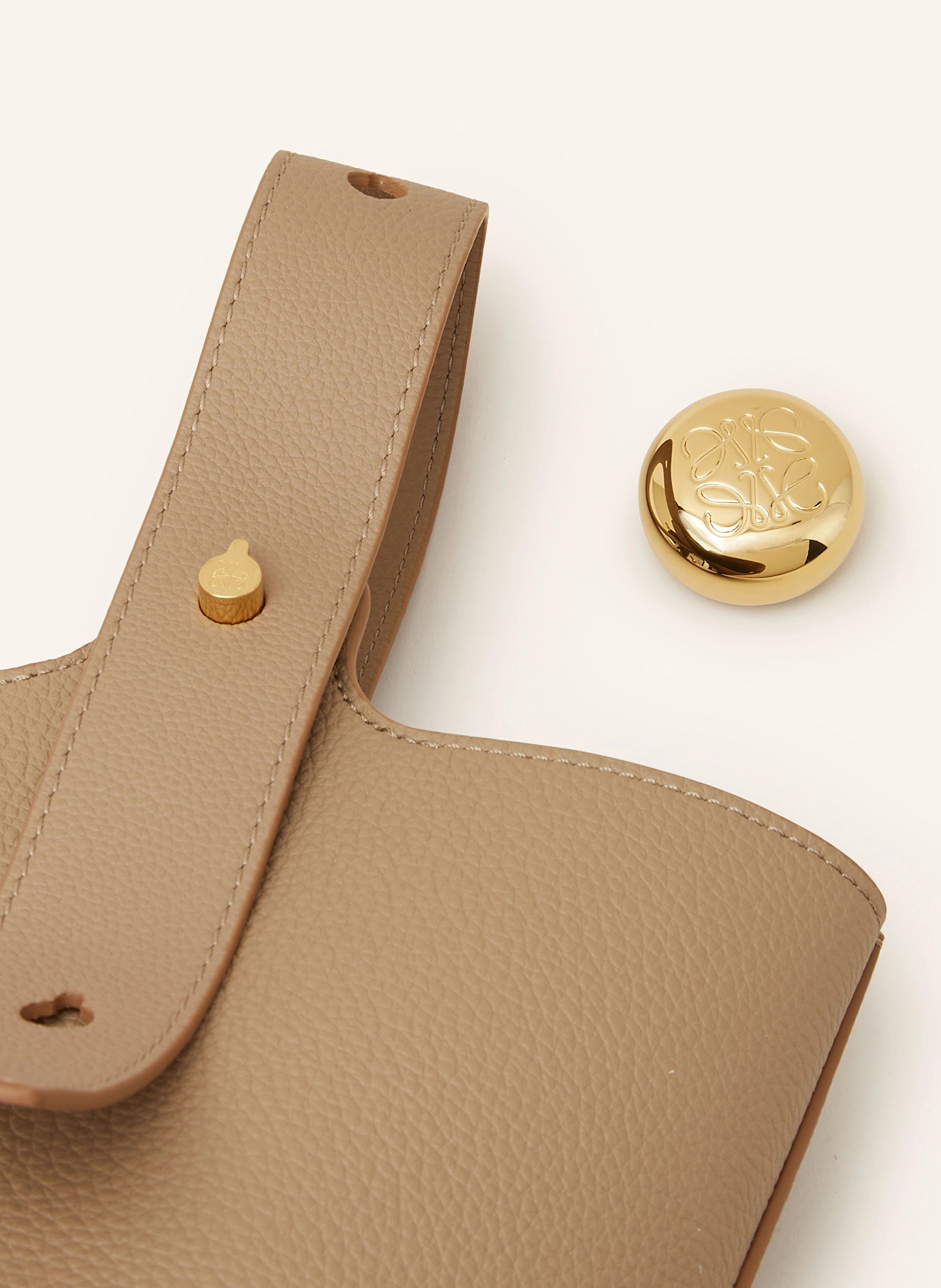 LOEWE Umhängetasche PEBBLE