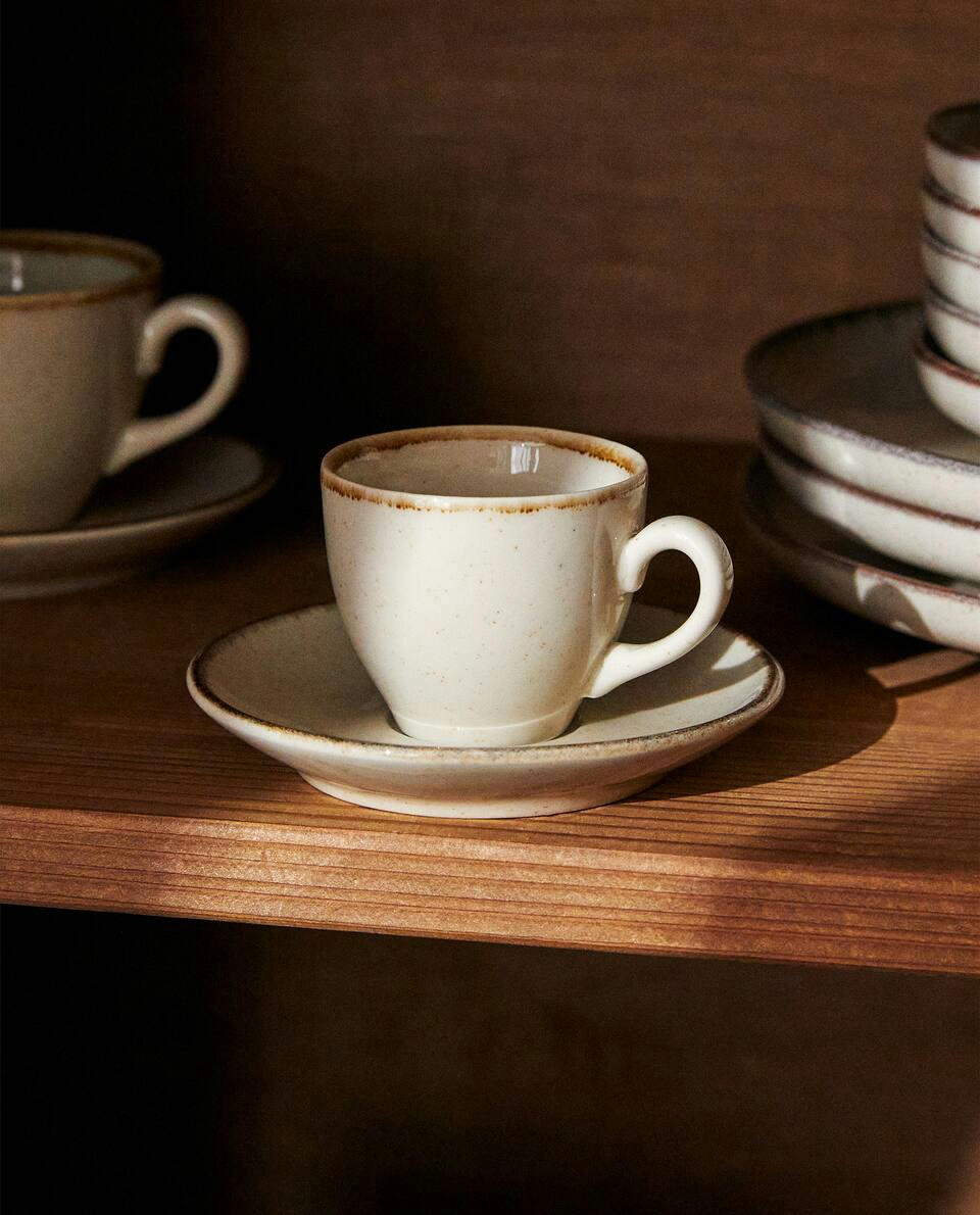 XÍCARA DE CAFÉ COM BORDA