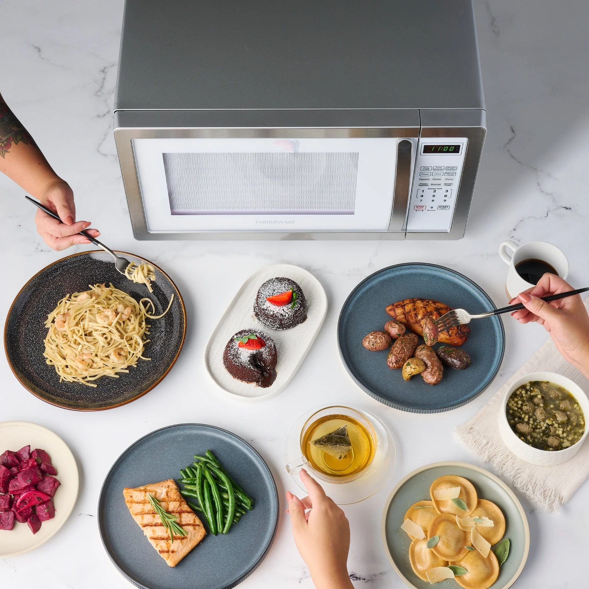 Farberware Classic 1.1 Cu. Ft. 1000-Watt Microwave Oven