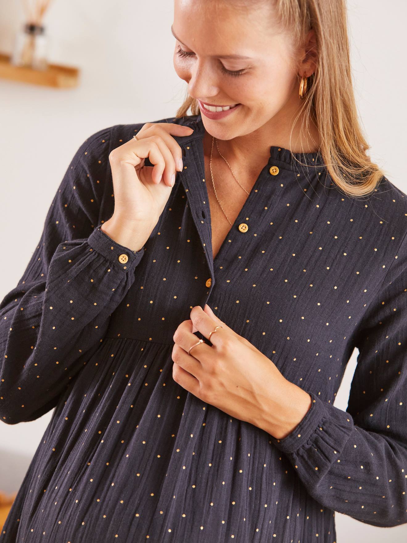 Vestido de maternidade e amamentação em chiffon de algodão estampado cinza escuro