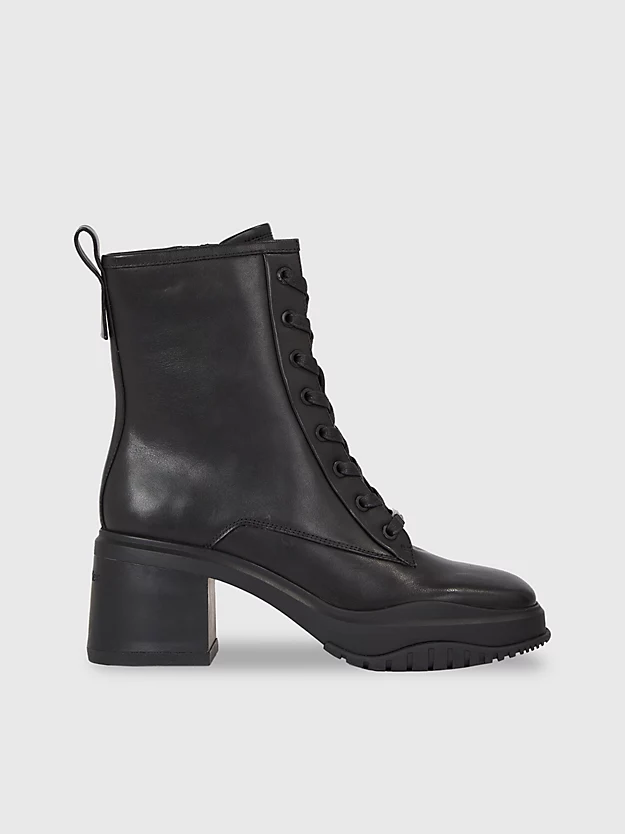 Botas de cano curto com salto plataforma em couro