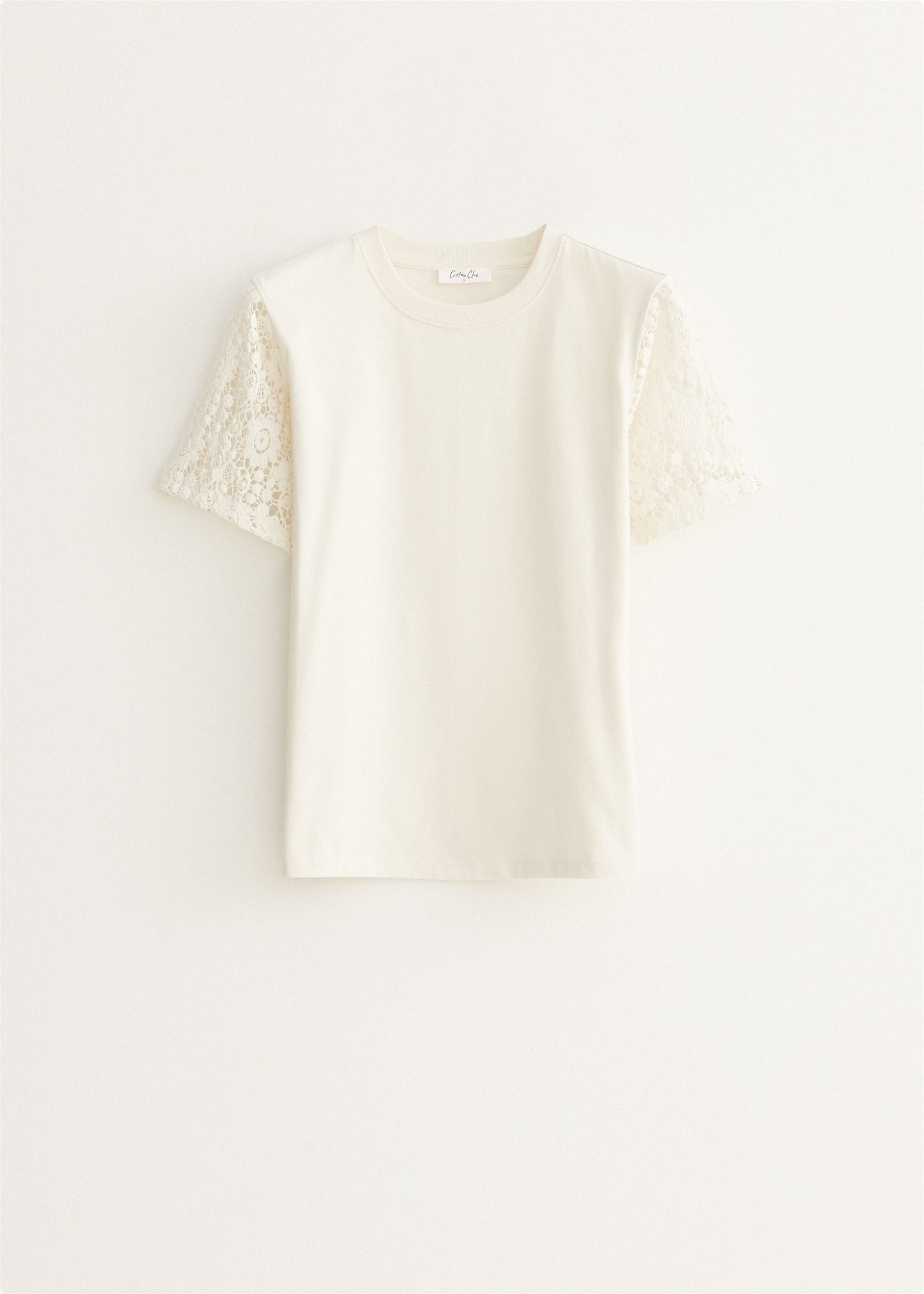 T-shirt met crochet mouwen