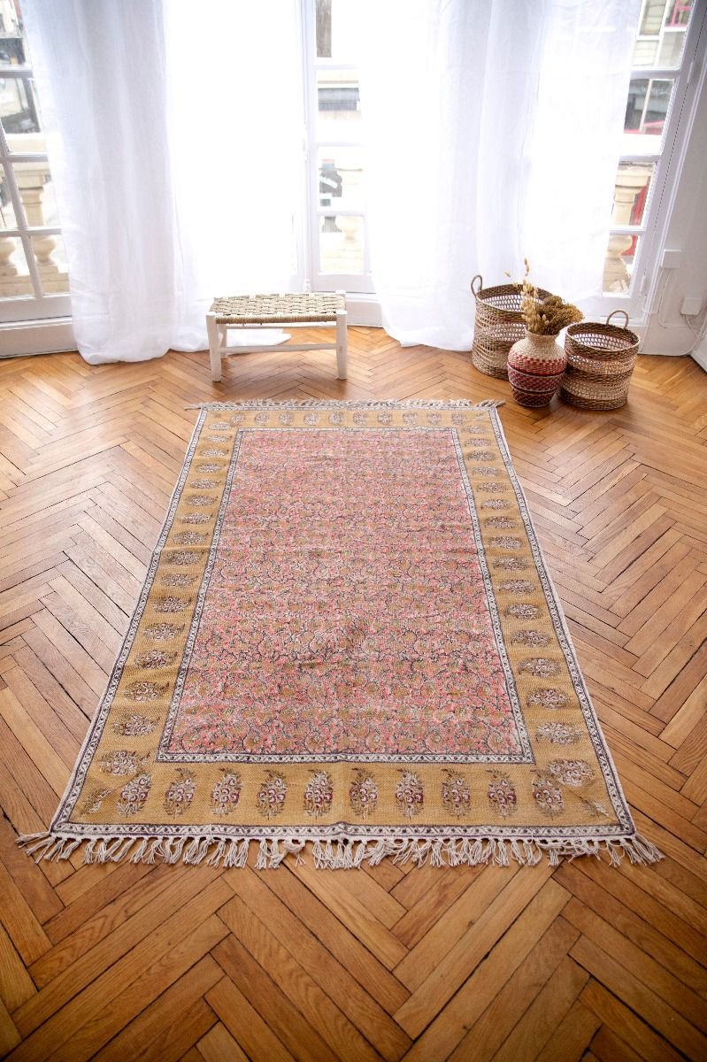 Tapis à motifs moutarde et rose 120 x 180