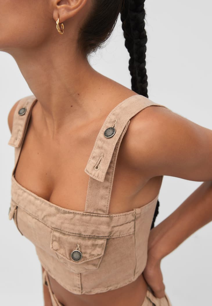 Top cropped com bolsos