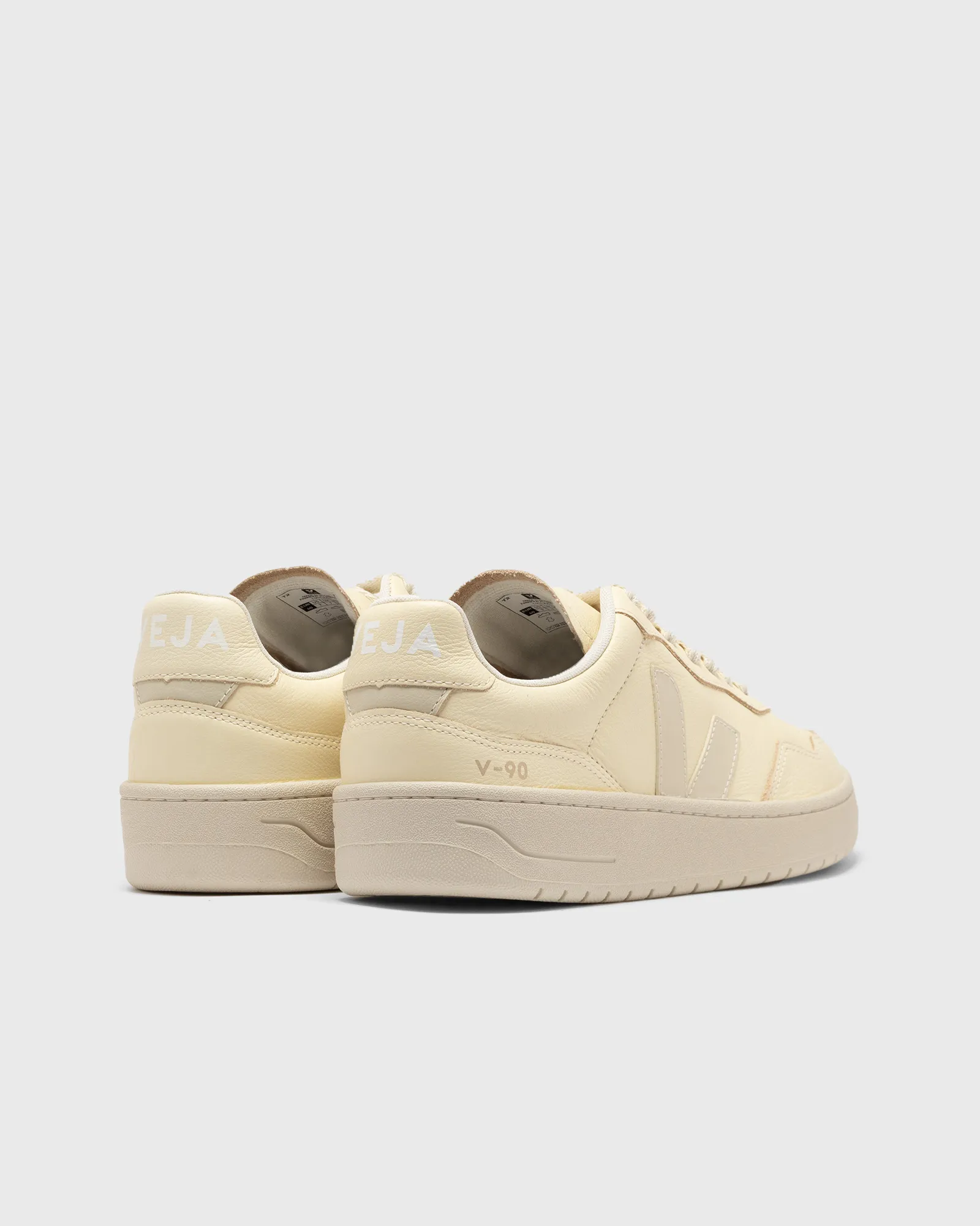 Veja V-90 O.T. LEATHER