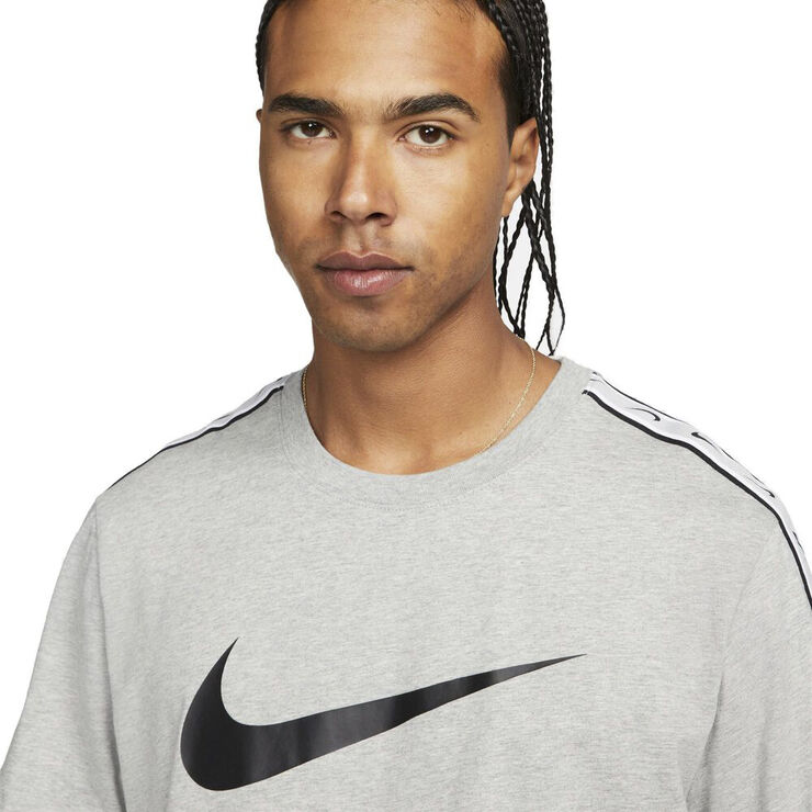 Nike Sportswear Repeat T Shirt Grå