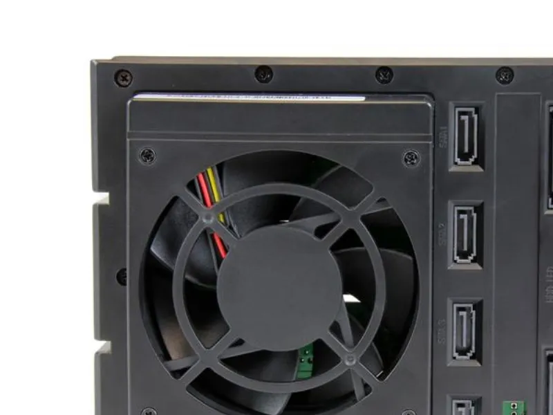 StarTech.com 4-Bay Mobile Rack Backplane - Trayless Hot Swap Mobile Rack Backplane for 3.5in SAS II/SATA III - 6 Gbps HDD (HSB4SATSASBA) - Lagrings mobil rack - 2.5