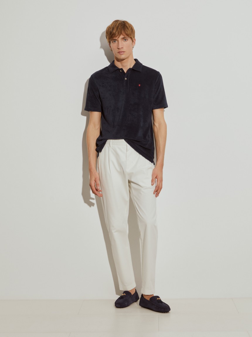 Calças chino regular fit com pregas