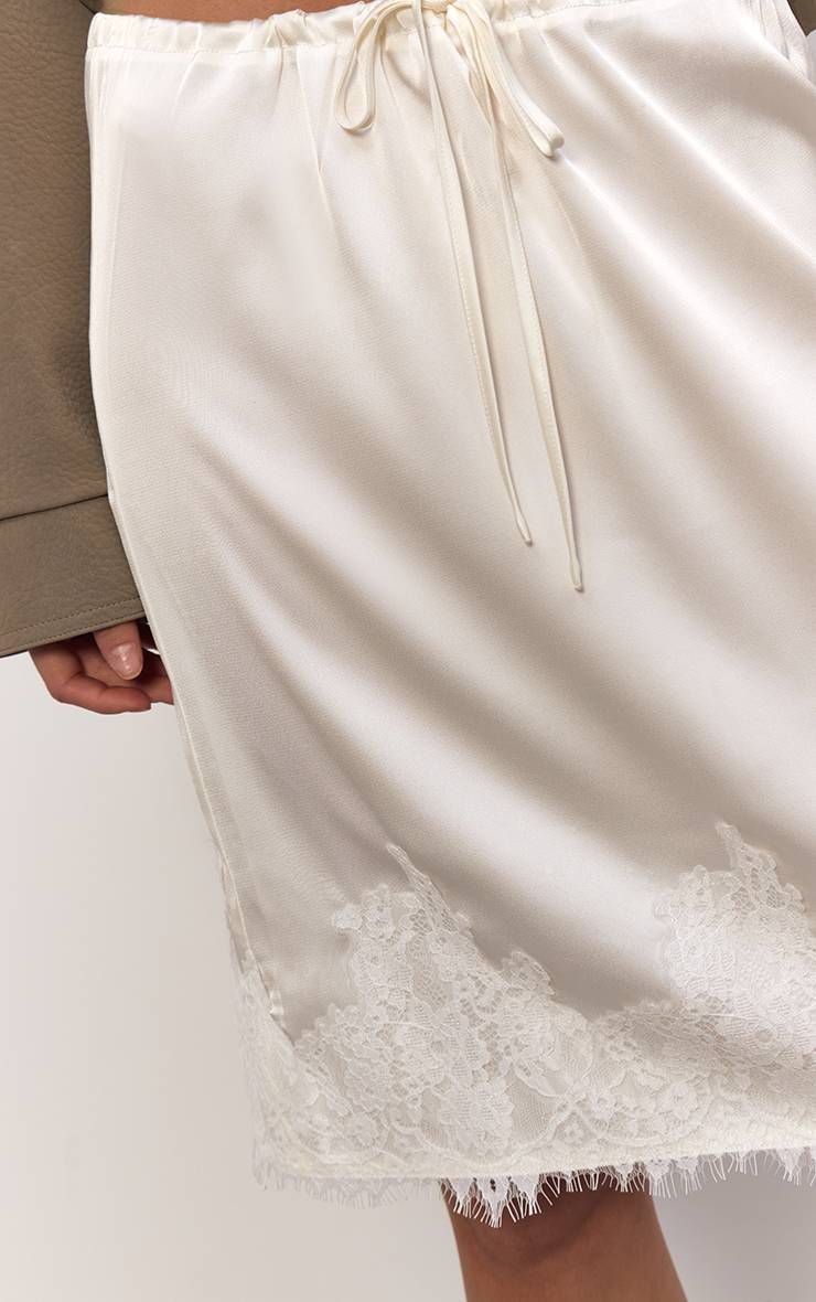 Butter Cream Jupe Midi En Satin Avec Détails En Dentelle